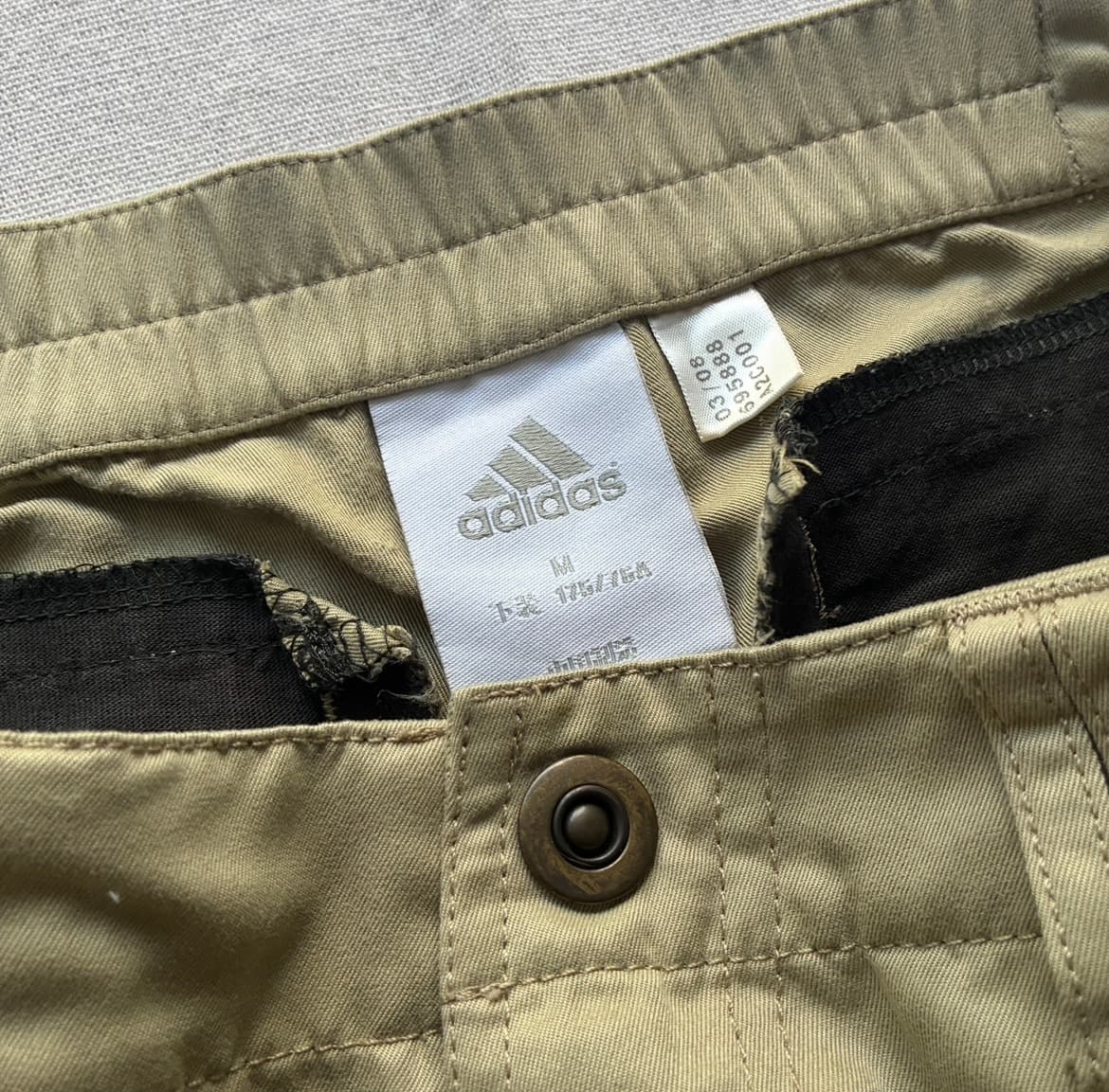 Adidas Men's Khaki Cargo Hiking Shorts Baggy Vintage 2000s Release Size M — photo 4 of 7