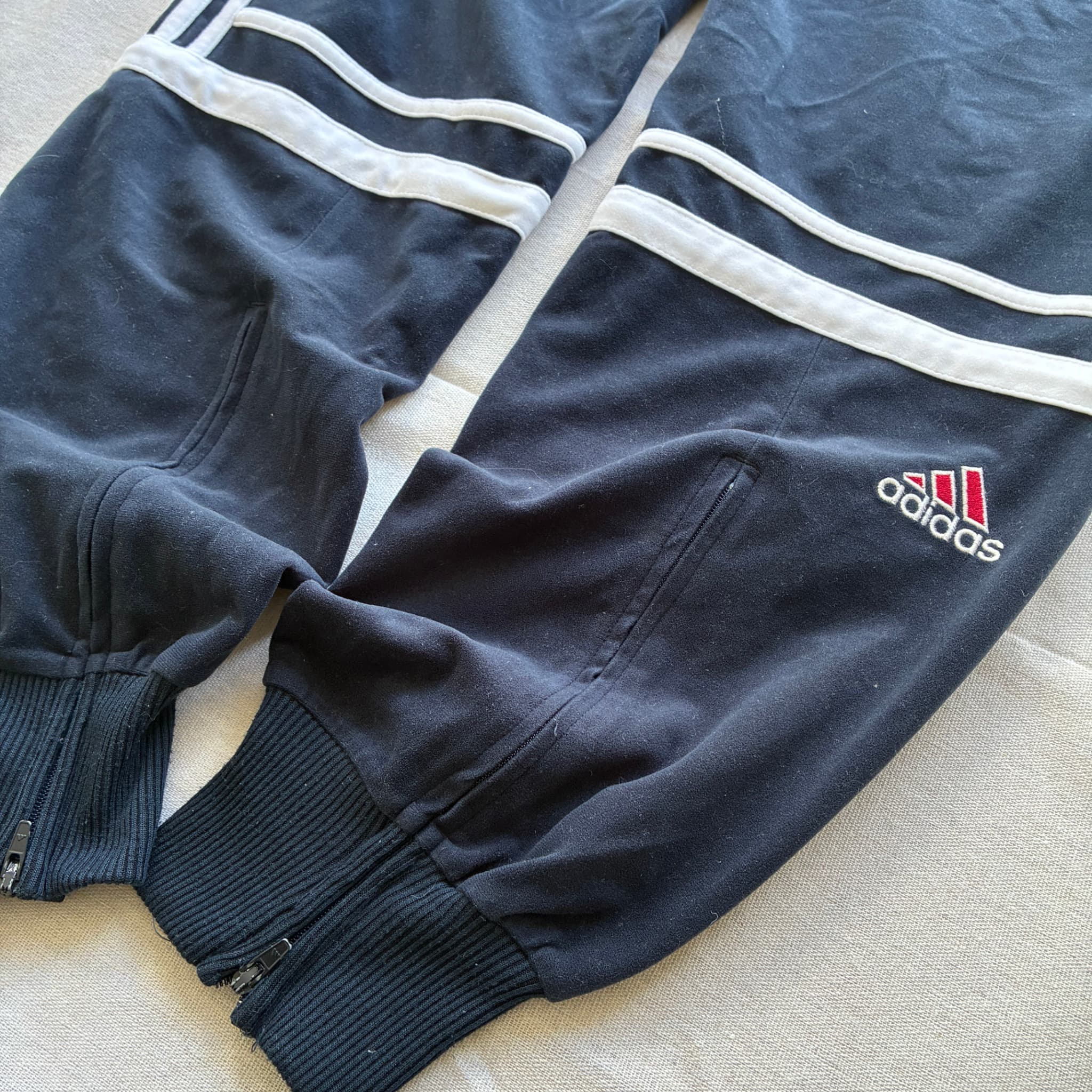 Adidas Originals Black Track Pants White Side Stripes Cuffed Ankles Size 7 — photo 6 of 7