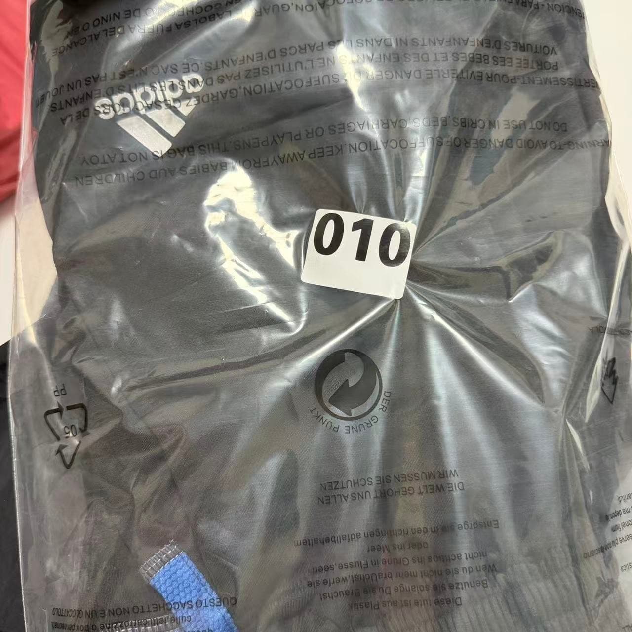 Adidas Vintage 2000s Black Track Pants — photo 9 of 9