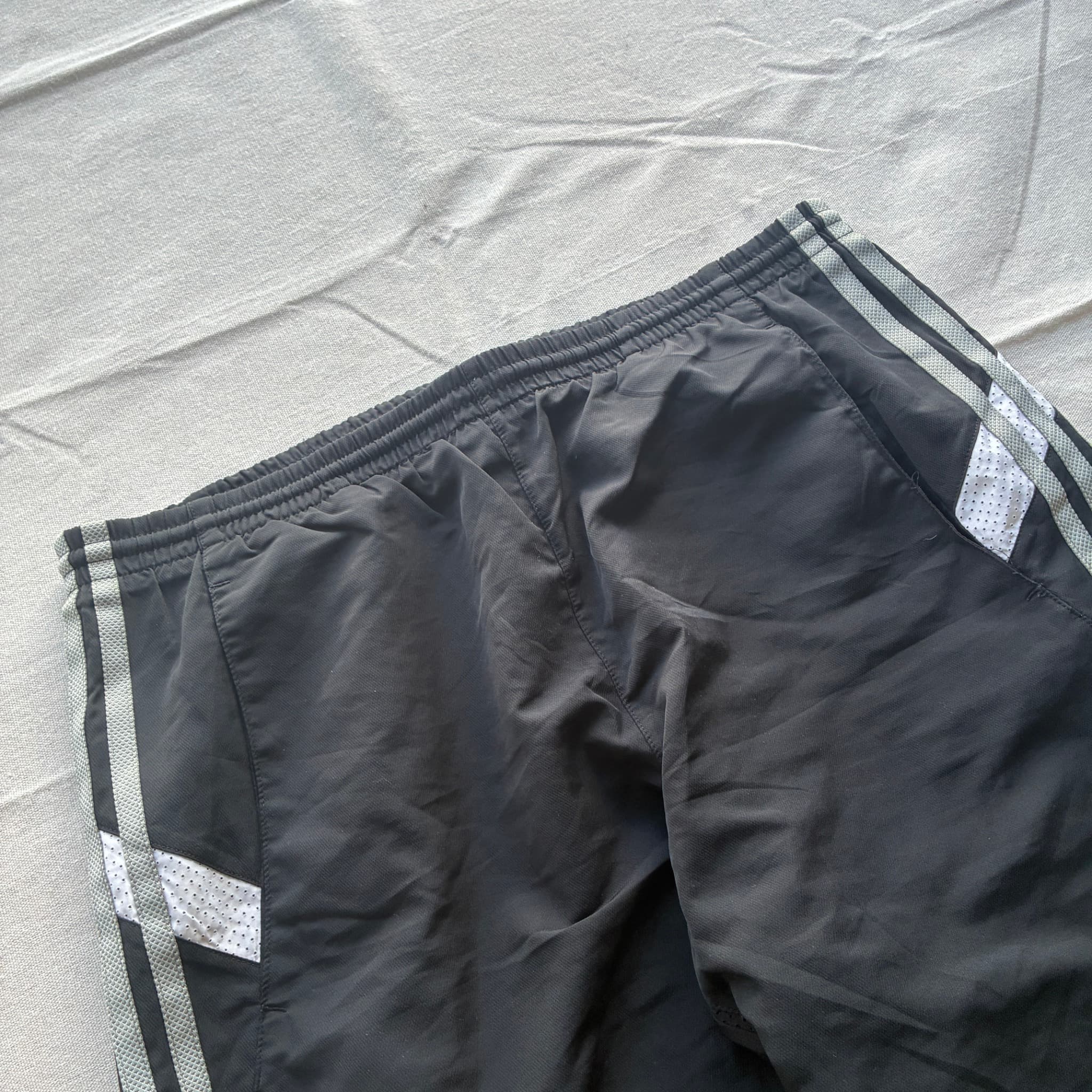 Adidas Vintage 3-Stripe Nylon Track Shorts Black Baggy 2000s — photo 3 of 7