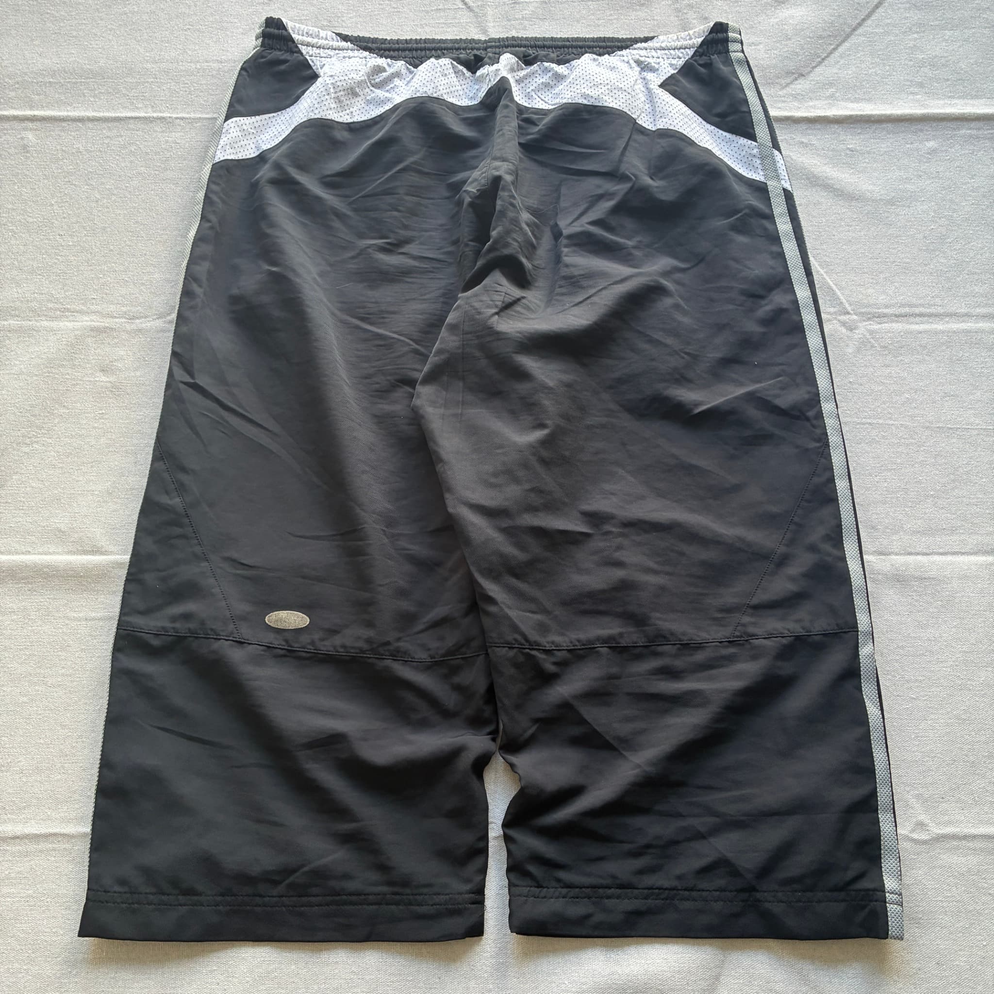 Adidas Vintage 3-Stripe Nylon Track Shorts Black Baggy 2000s — photo 5 of 7