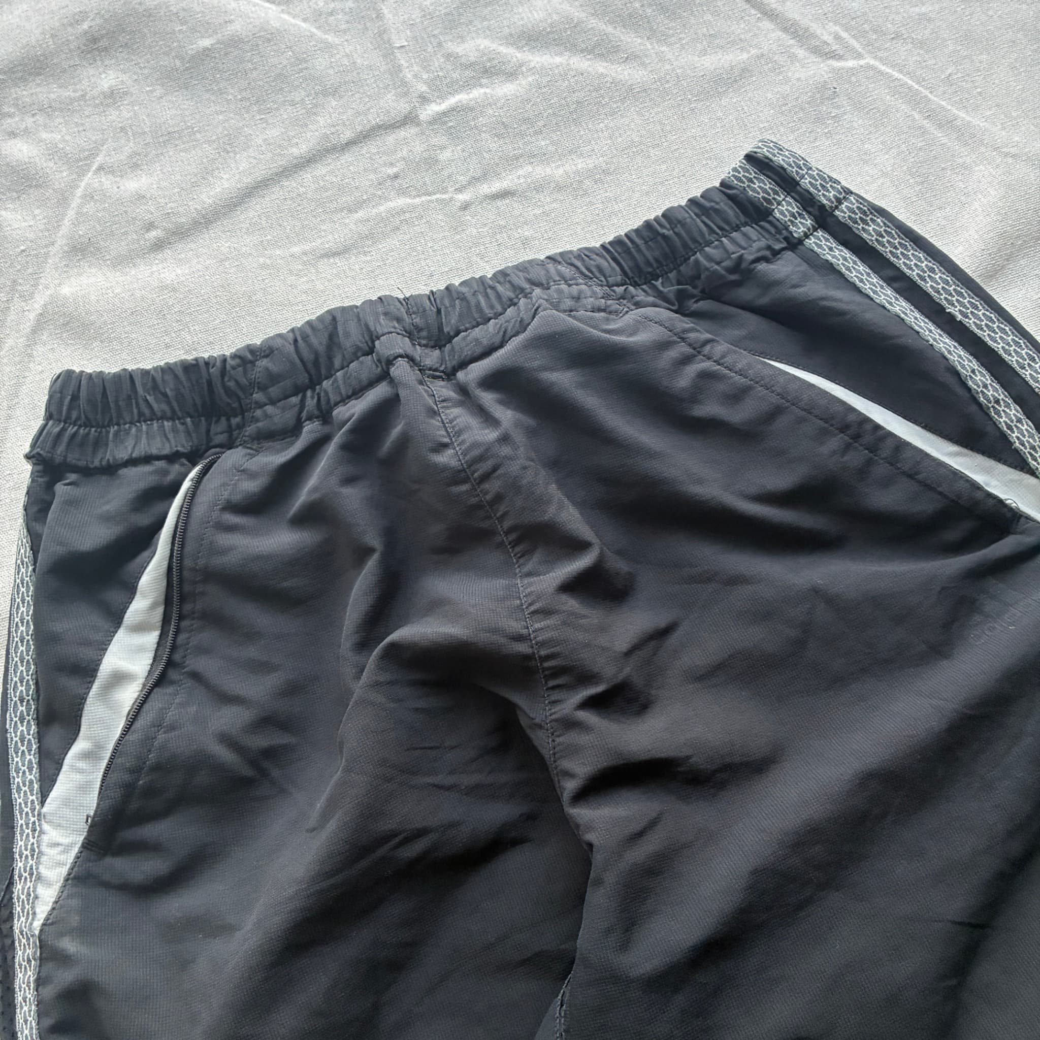 Adidas Vintage 90s Nylon Track Shorts Black Unisex Size M — photo 3 of 7