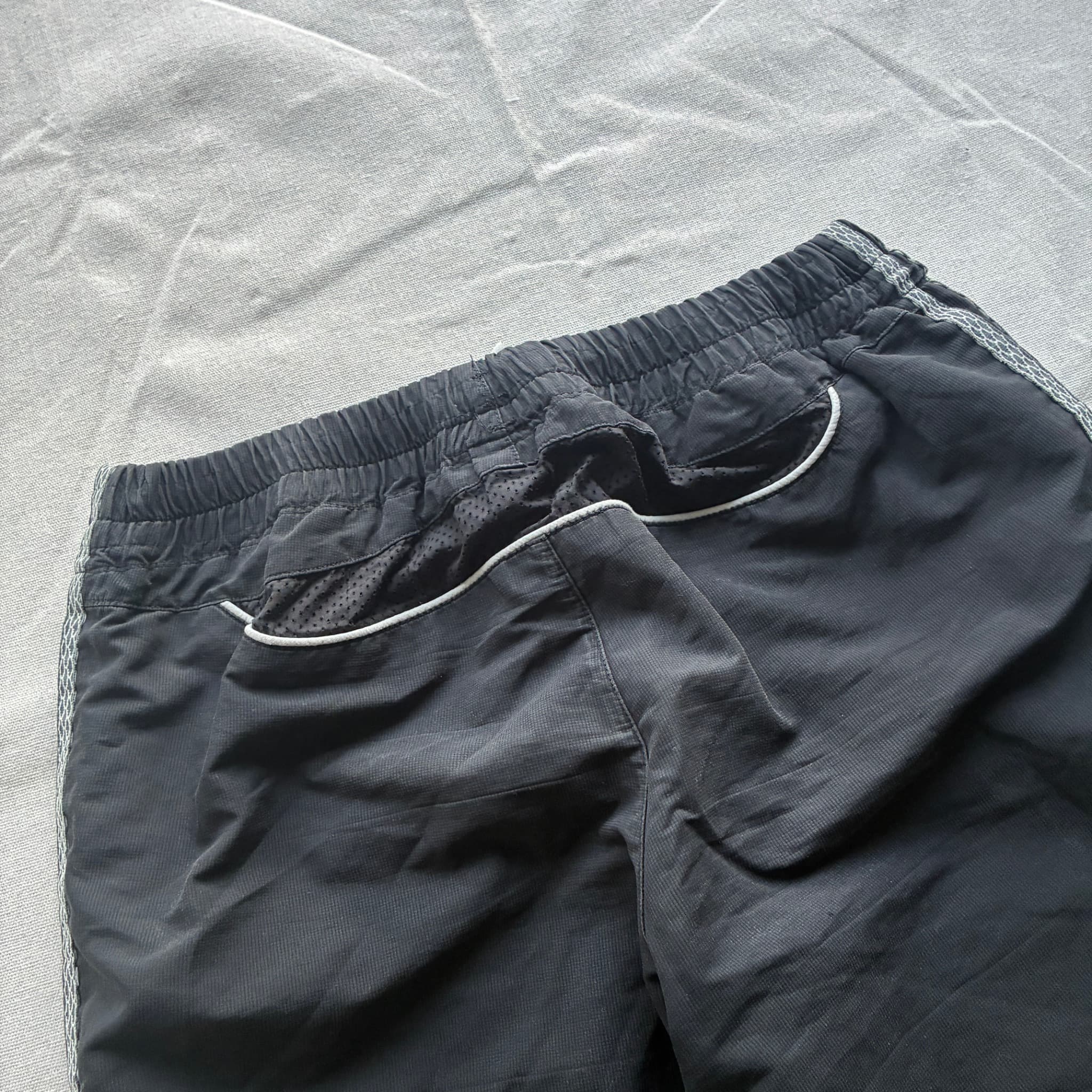 Adidas Vintage 90s Nylon Track Shorts Black Unisex Size M — photo 6 of 7