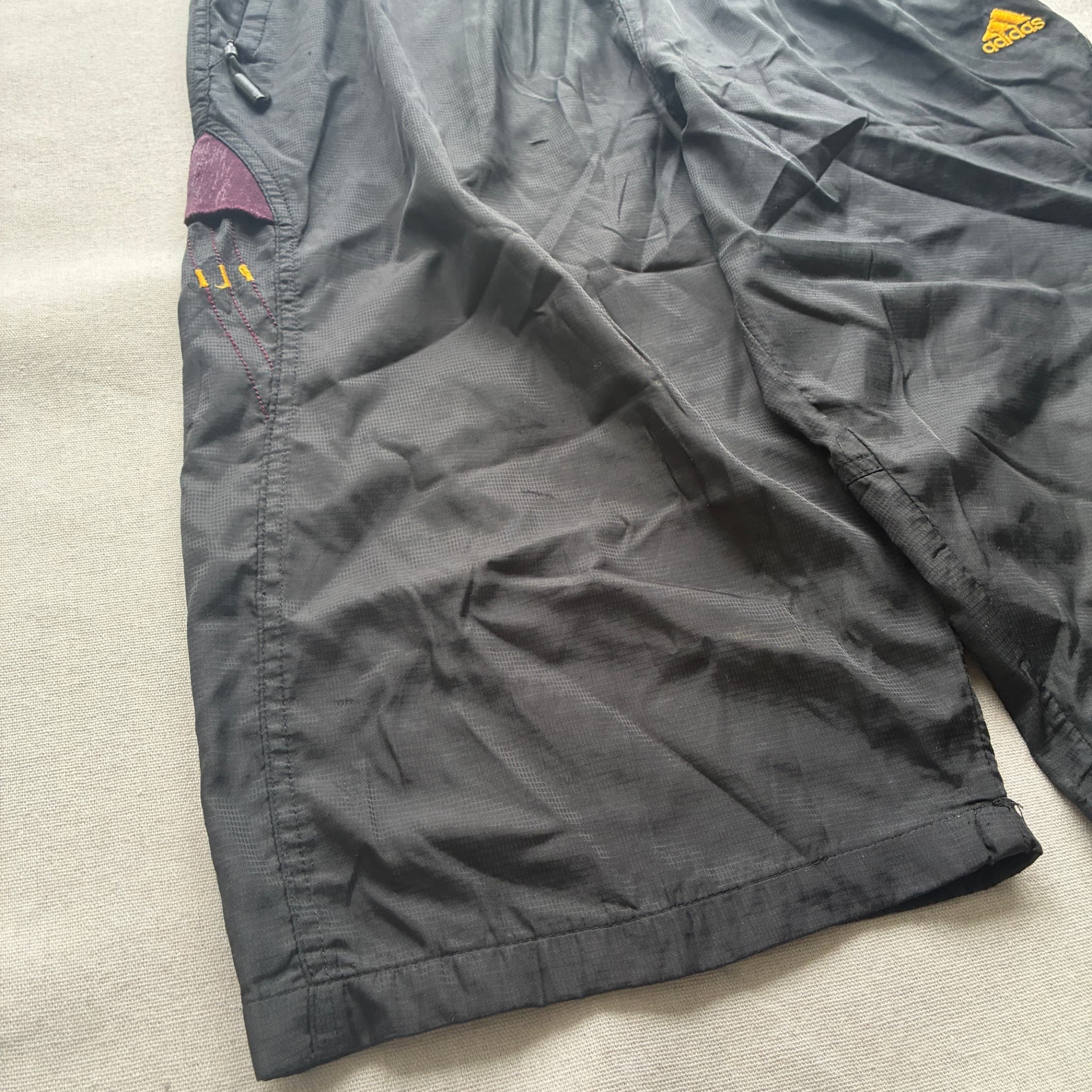 Adidas Vintage Nylon Cargo Shorts Black Maroon Gold Baggy 2000s — photo 2 of 7