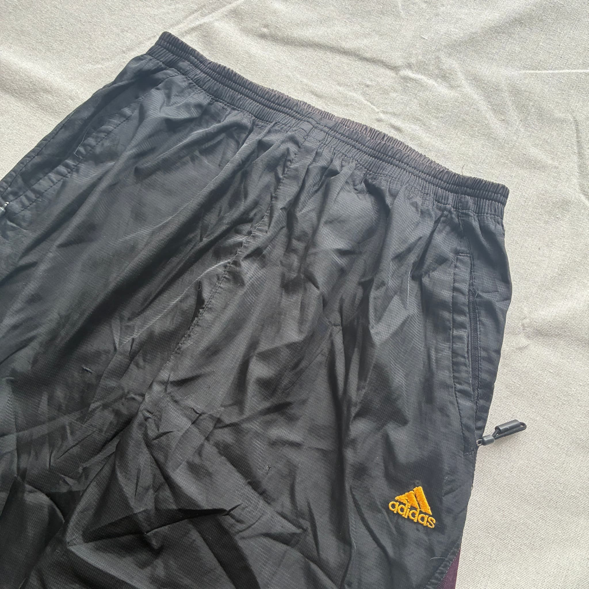 Adidas Vintage Nylon Cargo Shorts Black Maroon Gold Baggy 2000s — photo 4 of 7