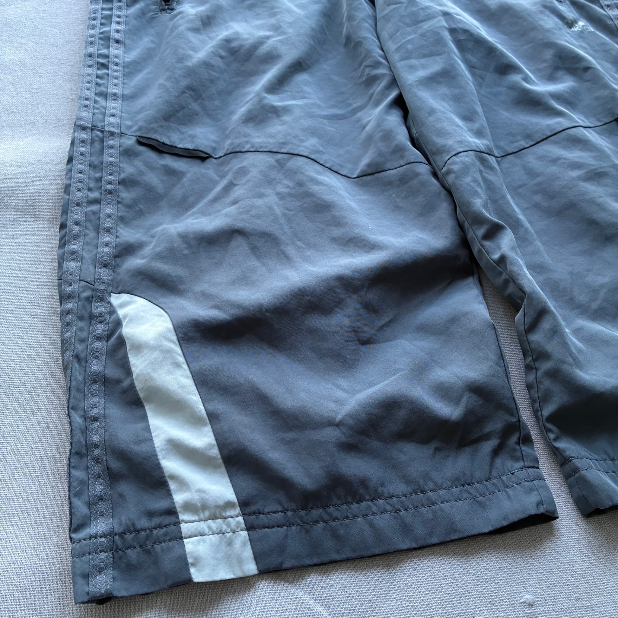 Adidas Vintage Performance Nylon Athletic Three-Quarter Shorts Grey Size M — photo 2 of 8