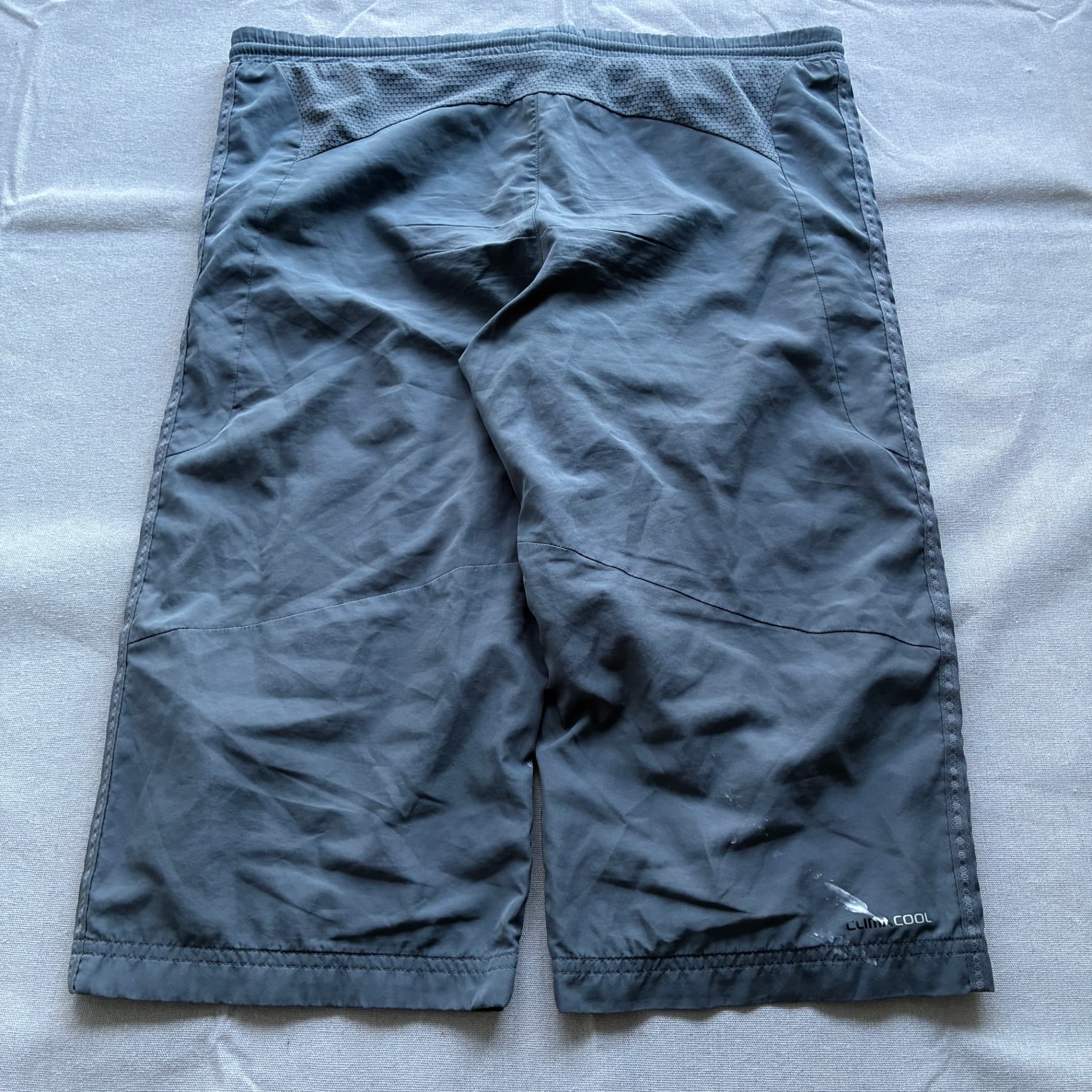 Adidas Vintage Performance Nylon Athletic Three-Quarter Shorts Grey Size M — photo 5 of 8