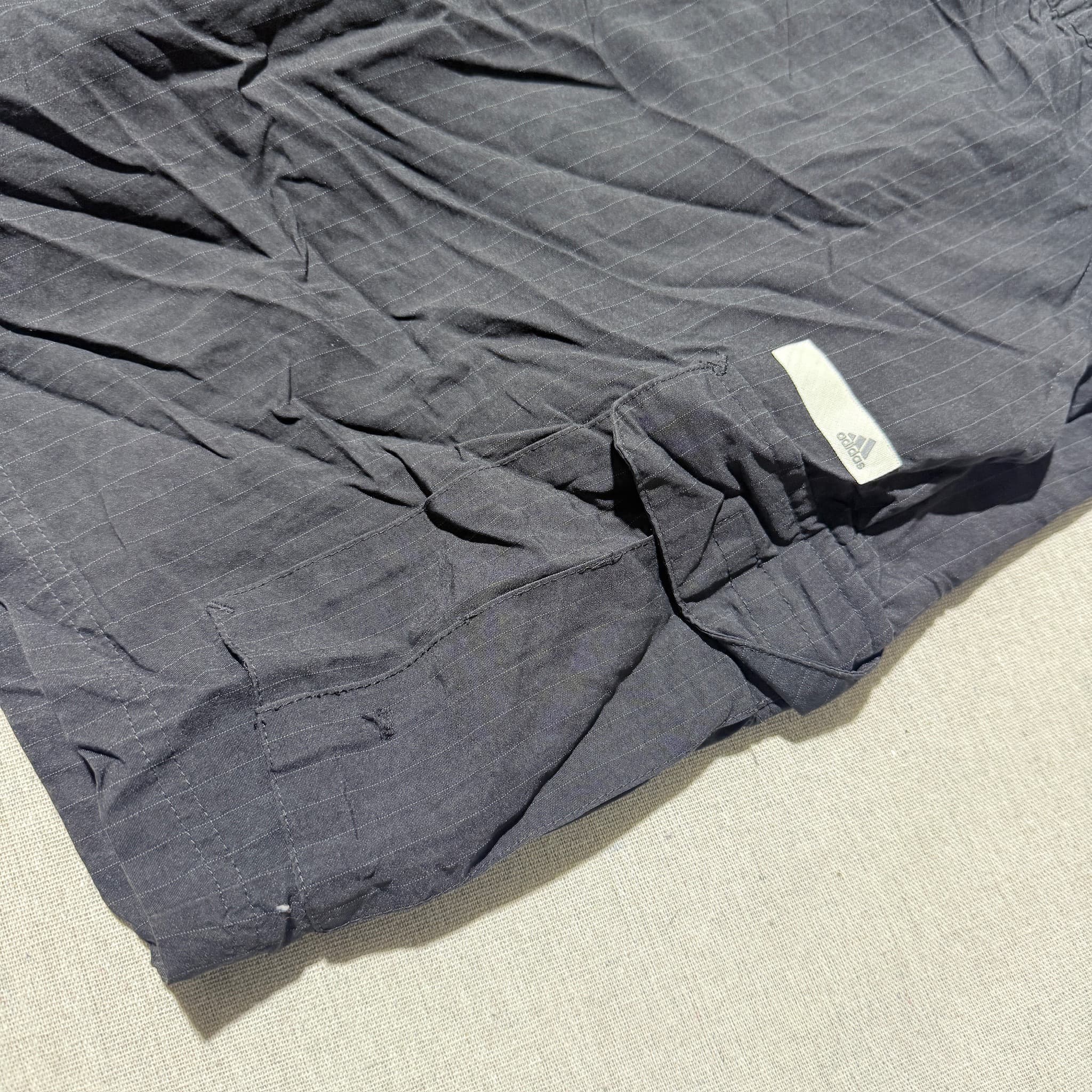 Adidas Vintage Pinstripe Cargo Shorts Black With Blue Zip Detail Size L — photo 2 of 6