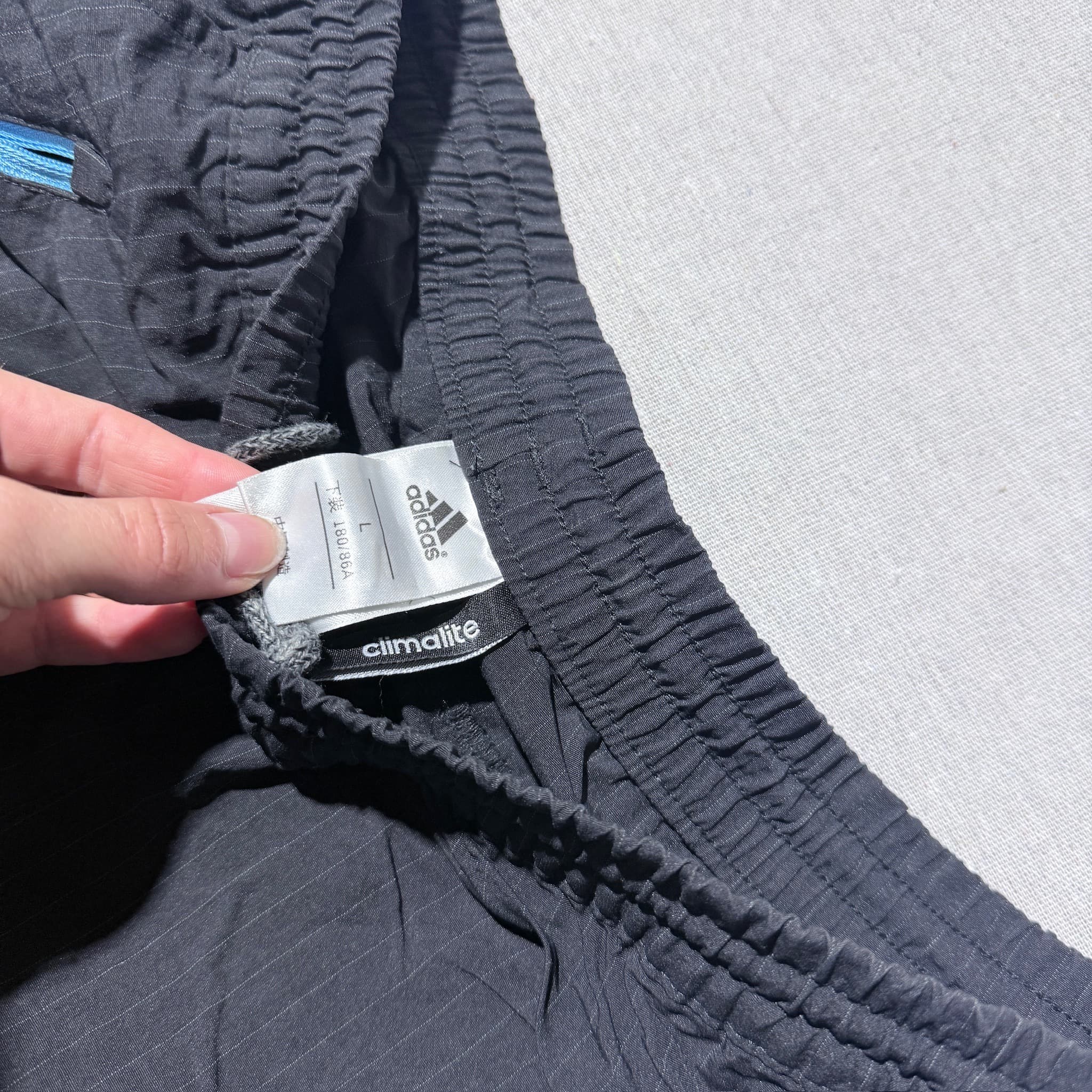 Adidas Vintage Pinstripe Cargo Shorts Black With Blue Zip Detail Size L — photo 4 of 6