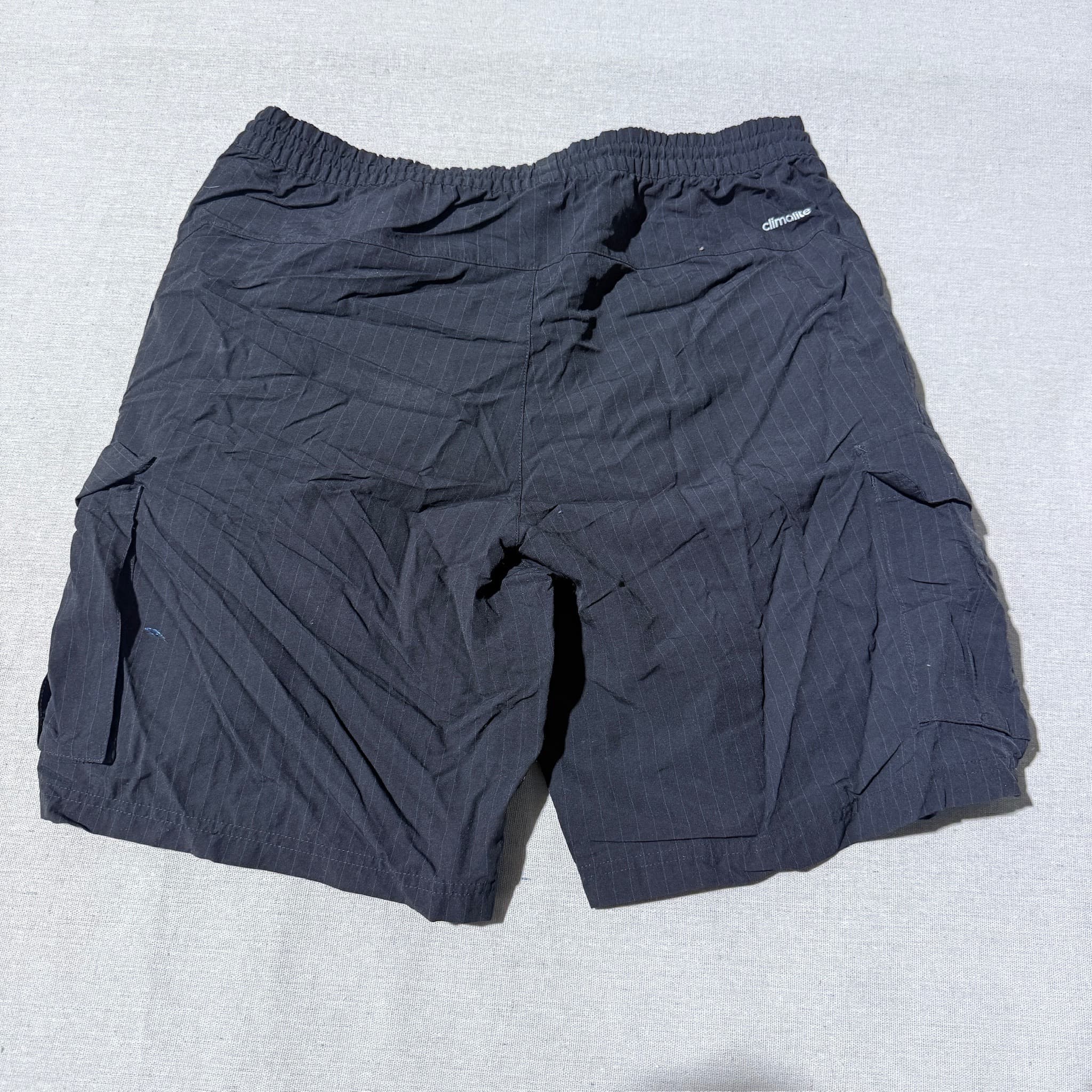 Adidas Vintage Pinstripe Cargo Shorts Black With Blue Zip Detail Size L — photo 5 of 6