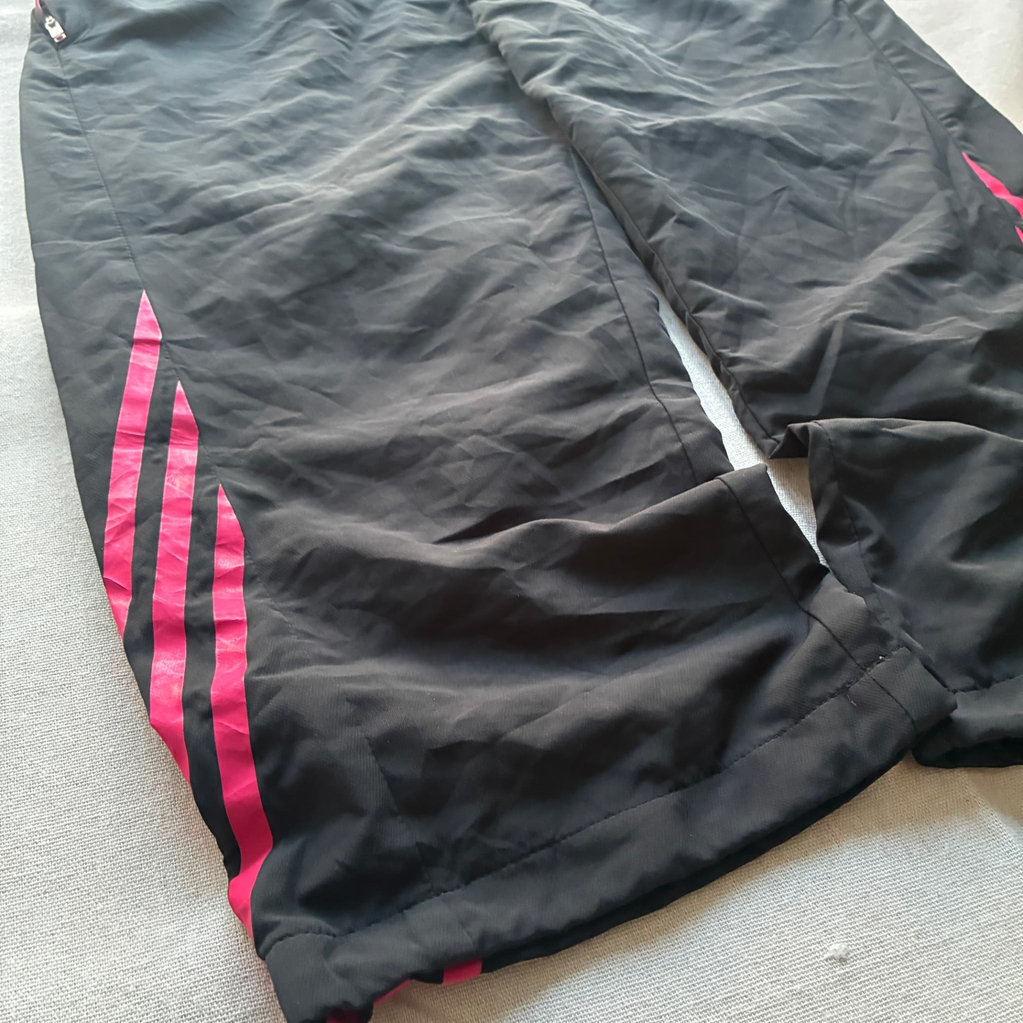 Adidas Women's Black & Pink Three-Stripe Athletic Capri Pants Size M — photo 2 of 8