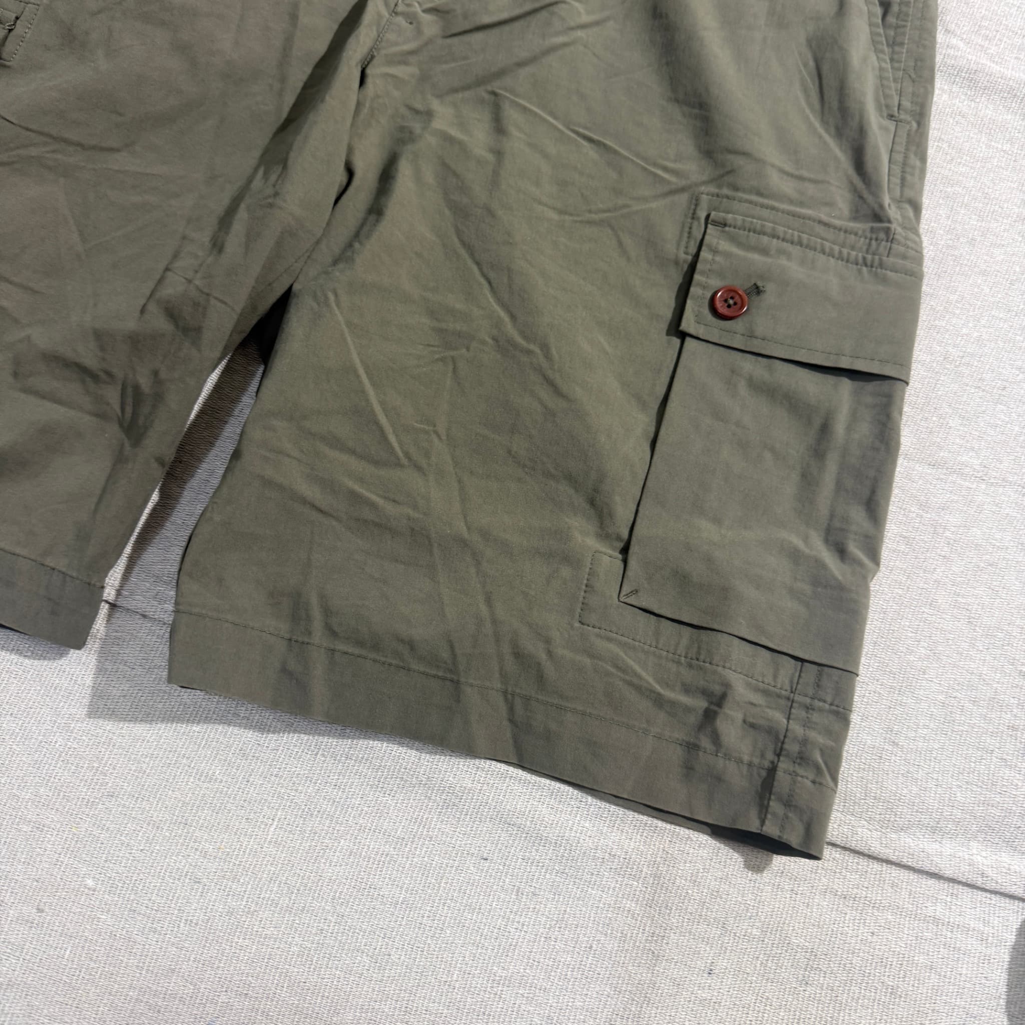 Aigle Olive Green Cargo Shorts Size 34 — photo 2 of 7