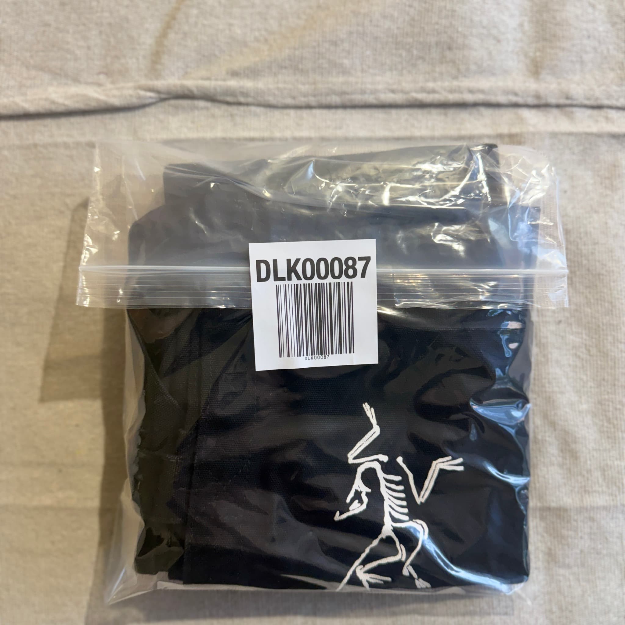 Arc'teryx Logo Tote Bag Black — photo 9 of 9