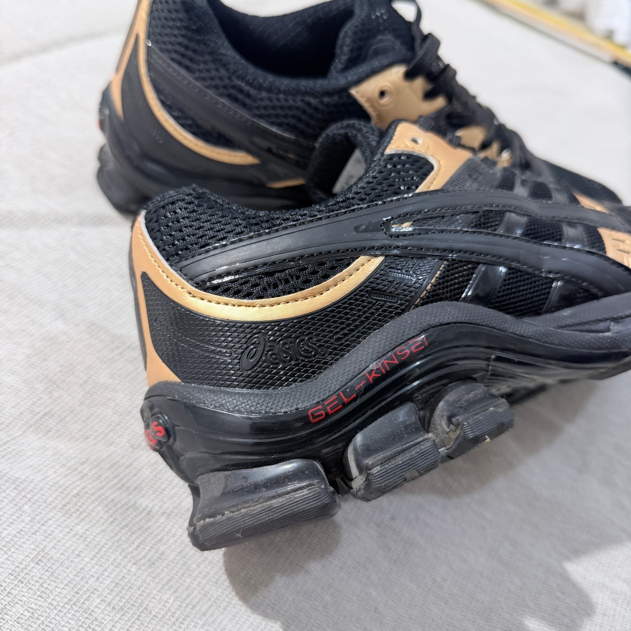 Asics Gel-Kinsei OG Black Gold Sneakers US 8.5 — photo 2 of 8