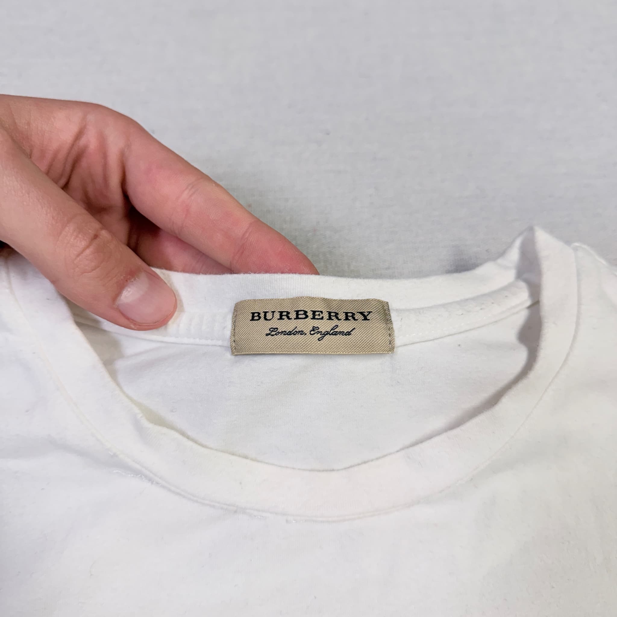 Burberry White T-Shirt With Embroidered Equestrian Knight Design Size L — photo 3 of 8