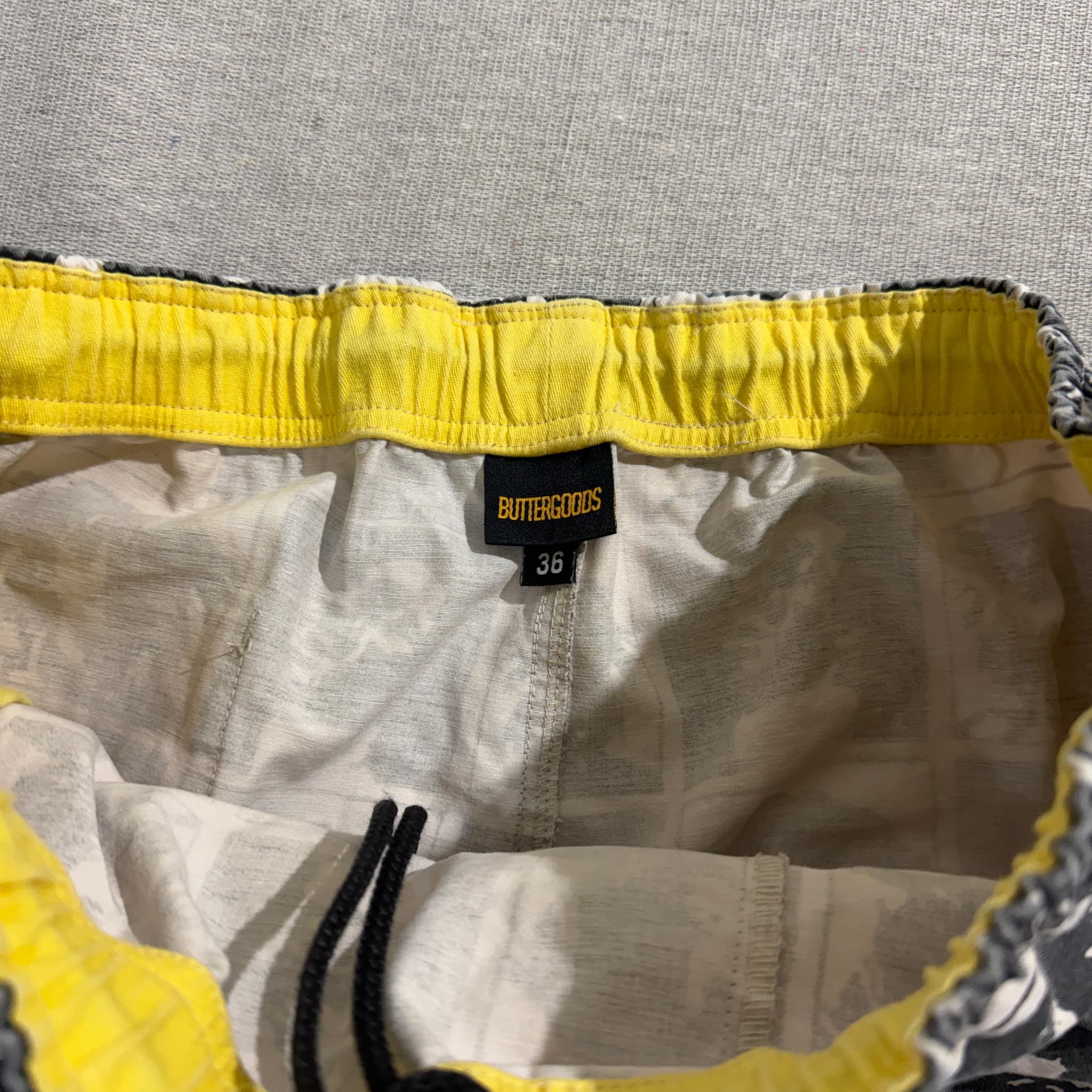 BUTTERGOODS Graphic Print Shorts Black White Size 36 — photo 4 of 7