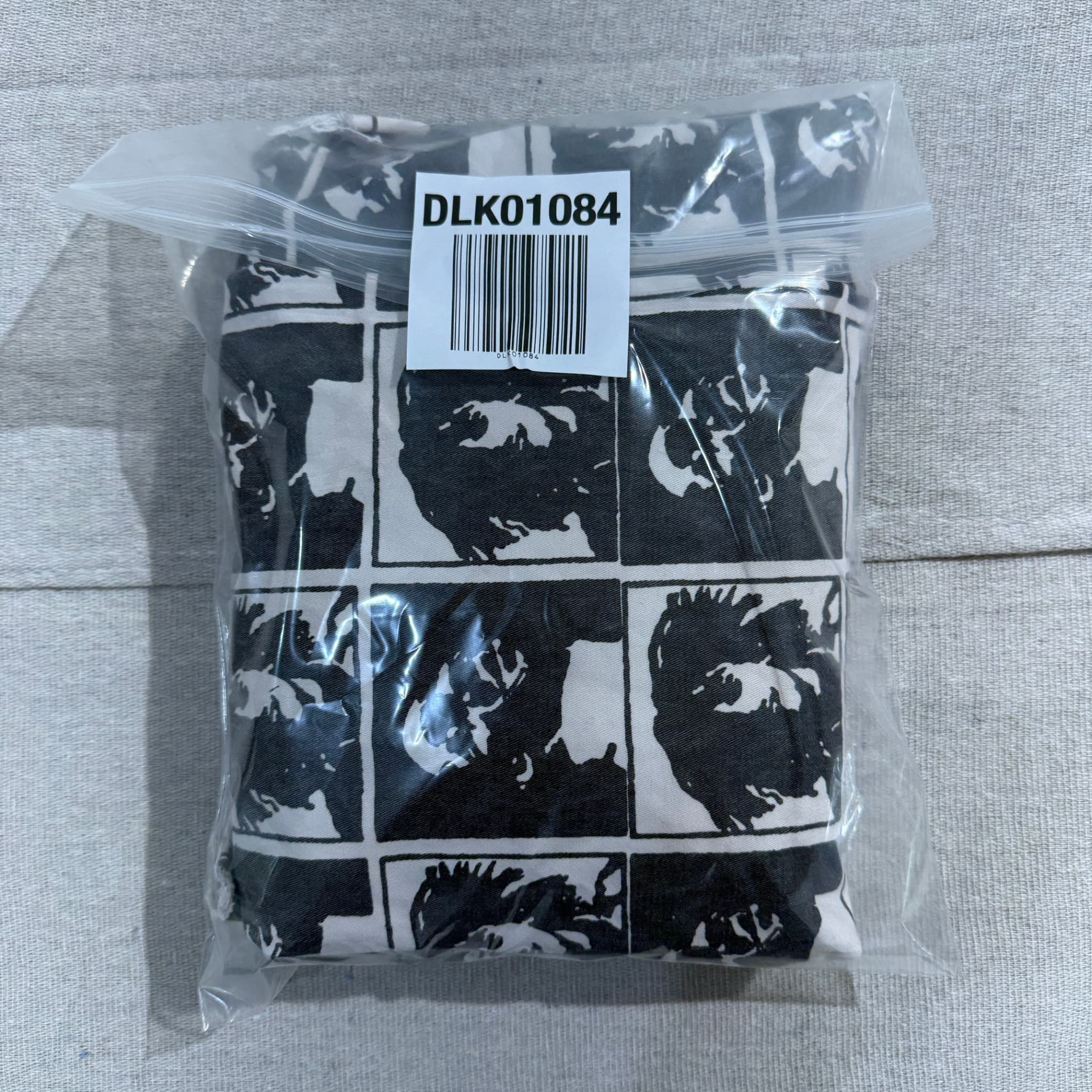 BUTTERGOODS Graphic Print Shorts Black White Size 36 — photo 7 of 7