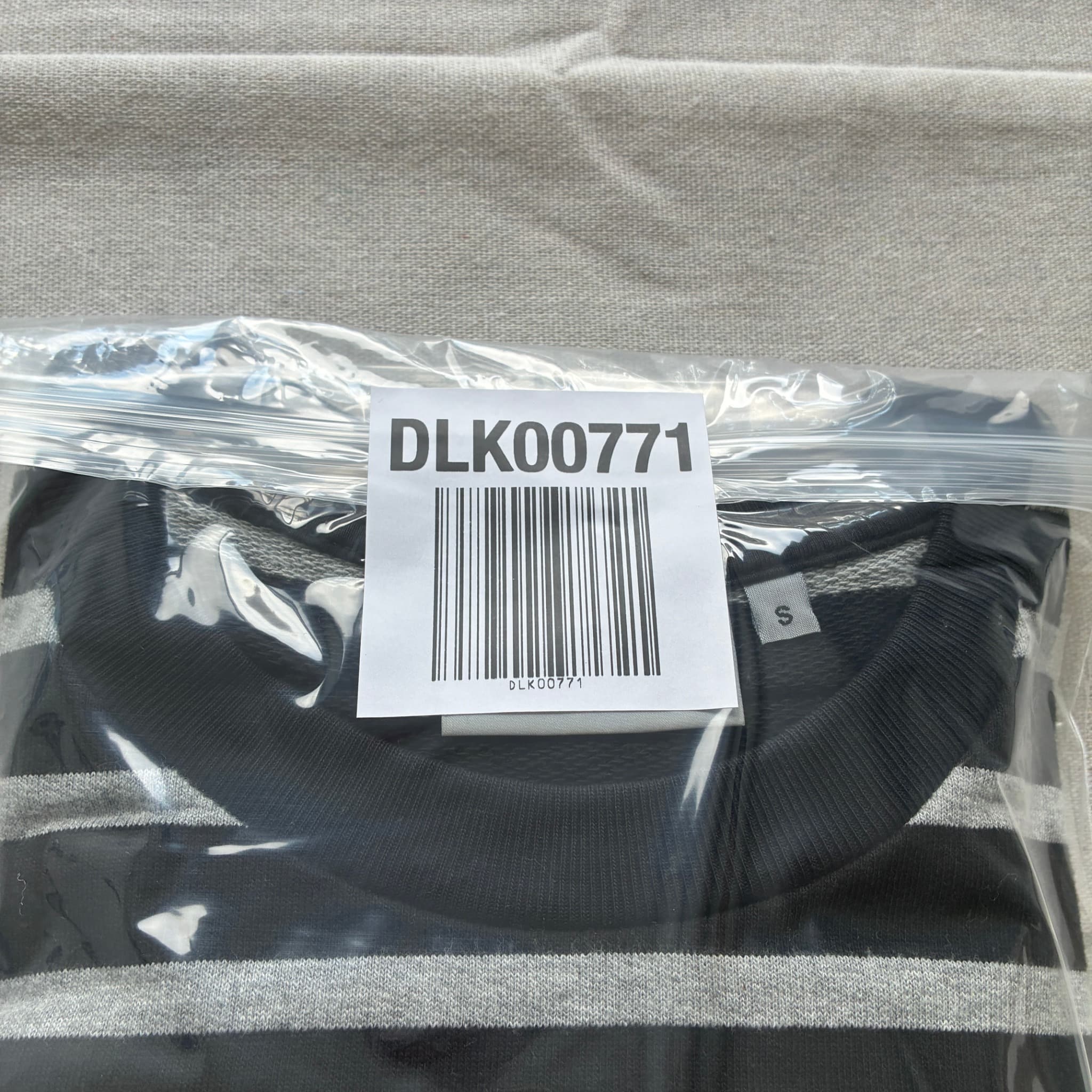 Carhartt WIP Striped Sweatshirt Black/Grey — photo 5 of 5