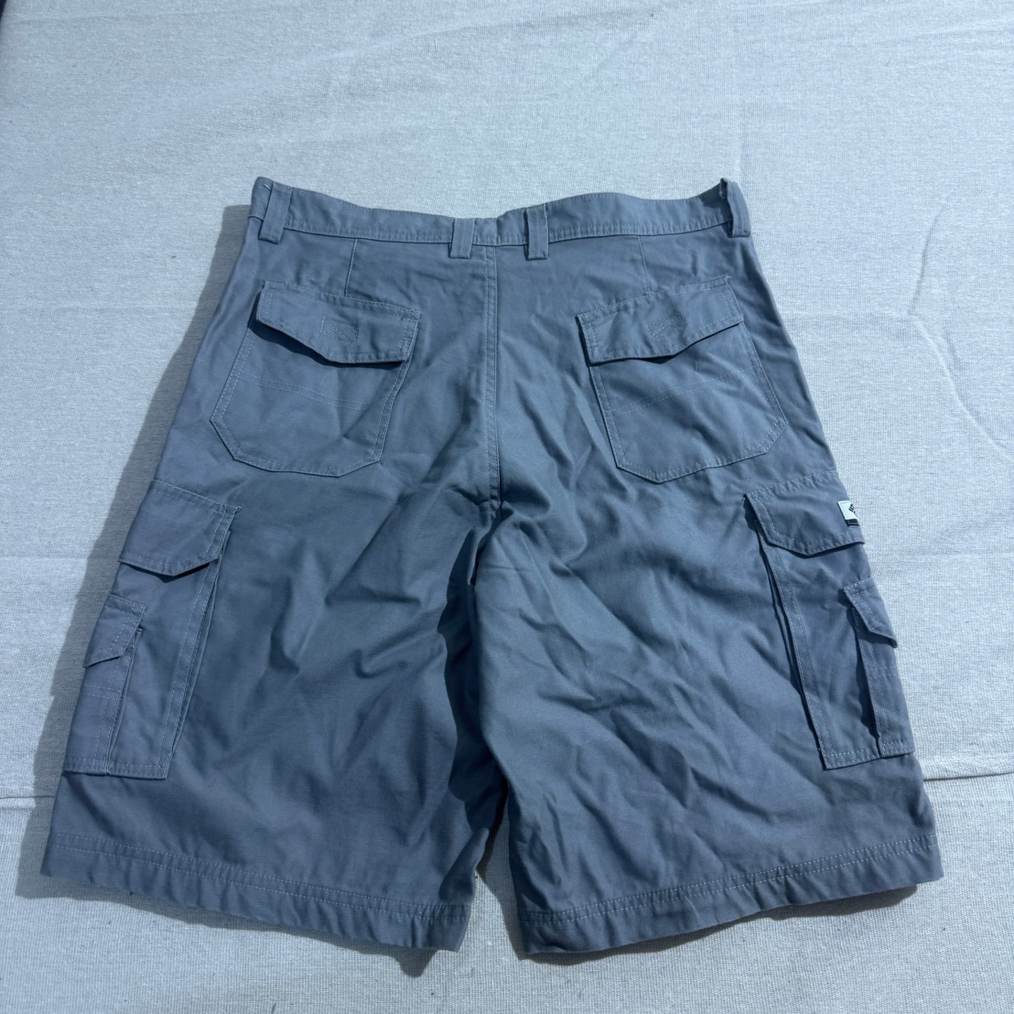 Columbia Men's Grey Cargo Shorts — photo 5 of 6