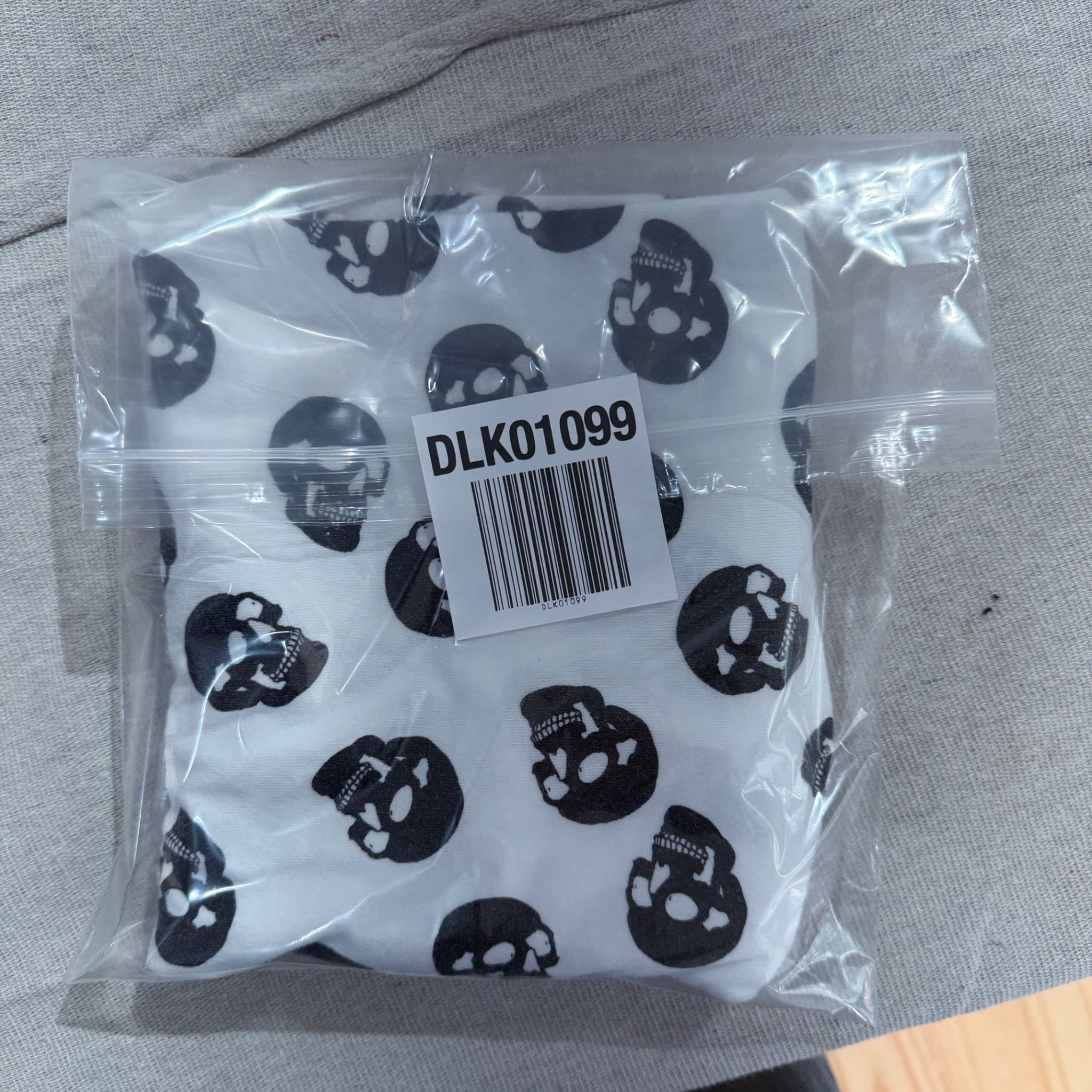 Dangerfield Skull Print T-Shirt White Black — photo 5 of 5