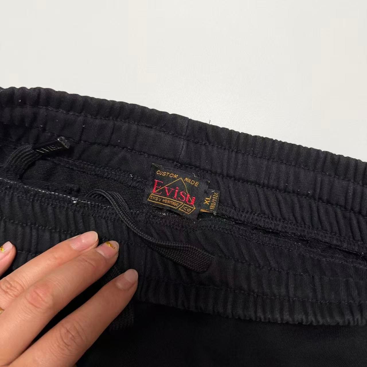 Evisu Black Logo Embroidered Sweatpants — photo 5 of 12