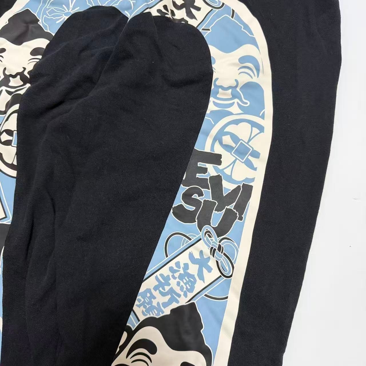 Evisu Black Logo Print Sweatpants — photo 10 of 11