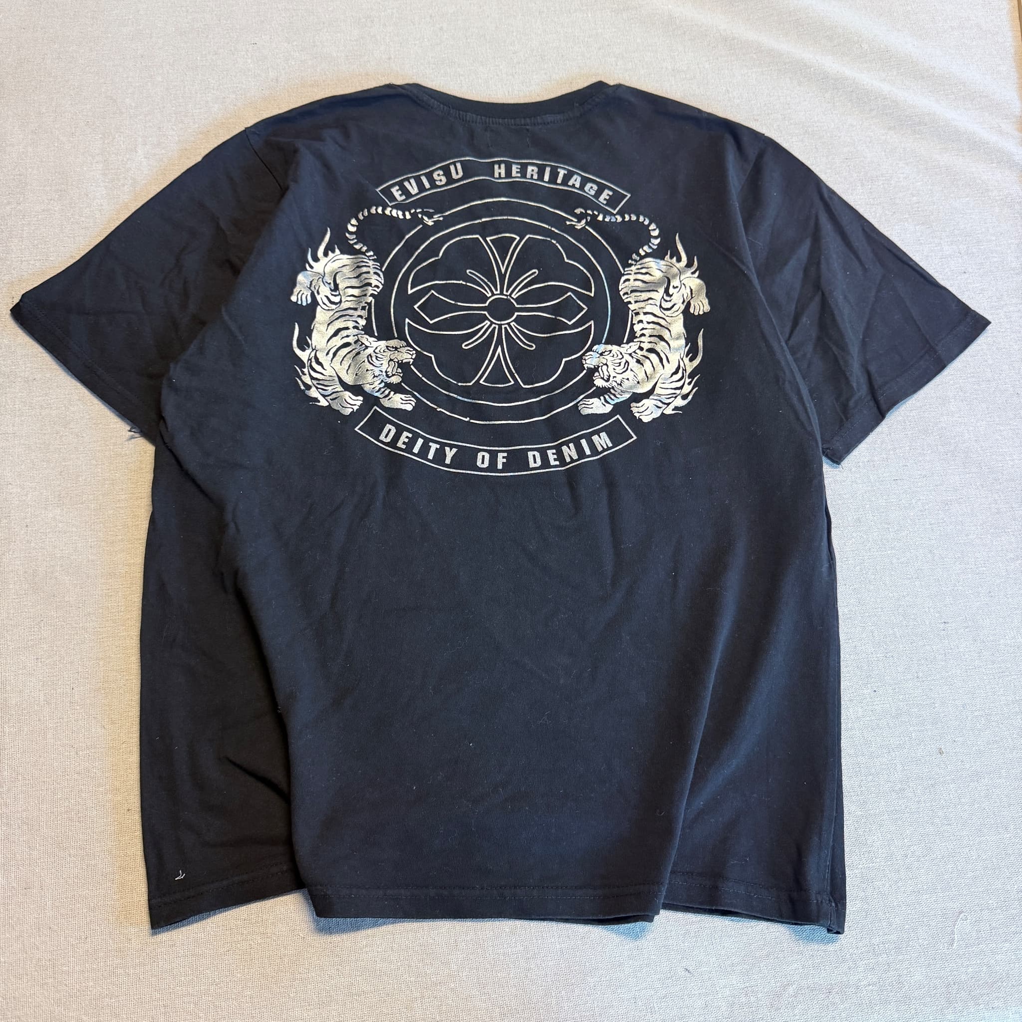 Evisu Black T-Shirt With Metallic Silver Logo Graphic Size XXL — photo 3 of 4