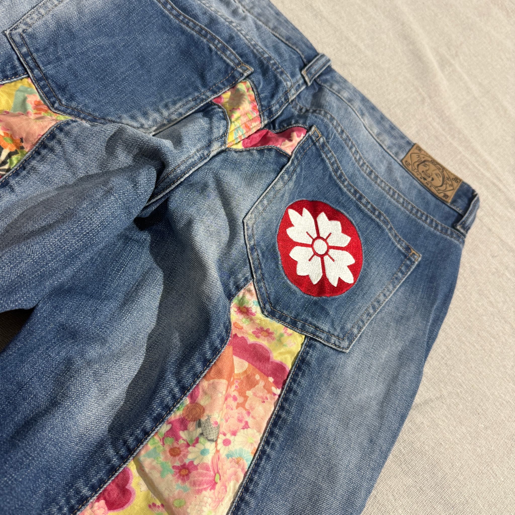 Evisu Men's Blue Denim Jeans With Floral Patchwork Detail Size 28 — photo 5 of 6