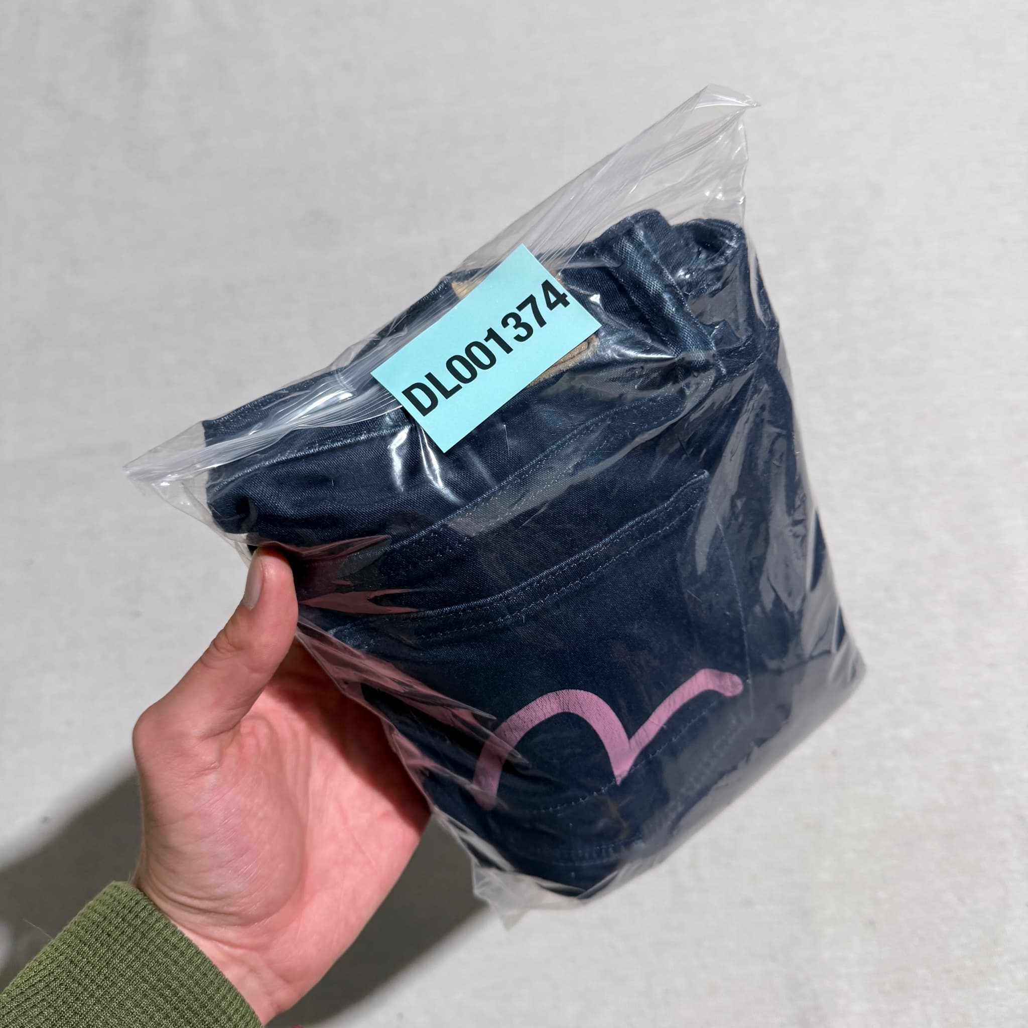 Evisu Women's Dark Wash Jeans With Pink Painted Seagull Logo Size 29 — photo 11 of 11