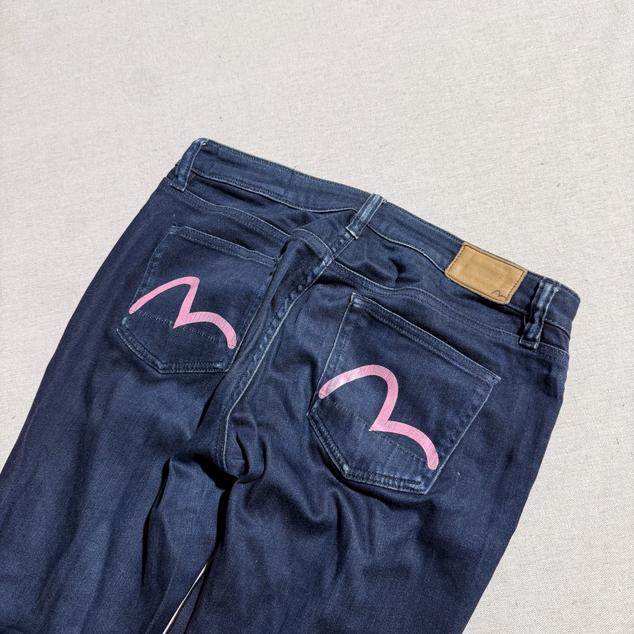 Evisu Women's Dark Wash Jeans With Pink Painted Seagull Logo Size 29 — photo 3 of 11