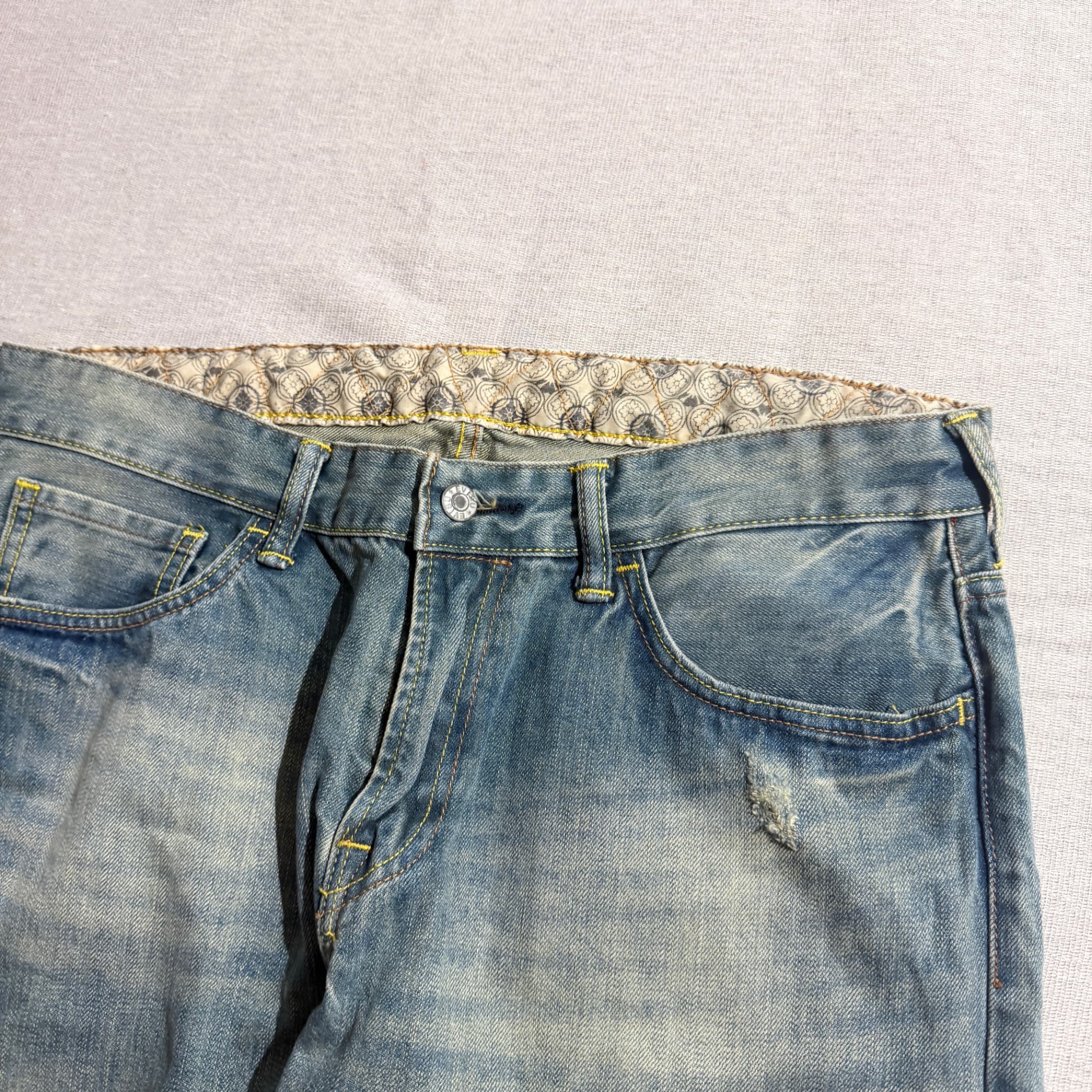 EVISUGENES Distressed Light Wash Jeans 34 — photo 7 of 12
