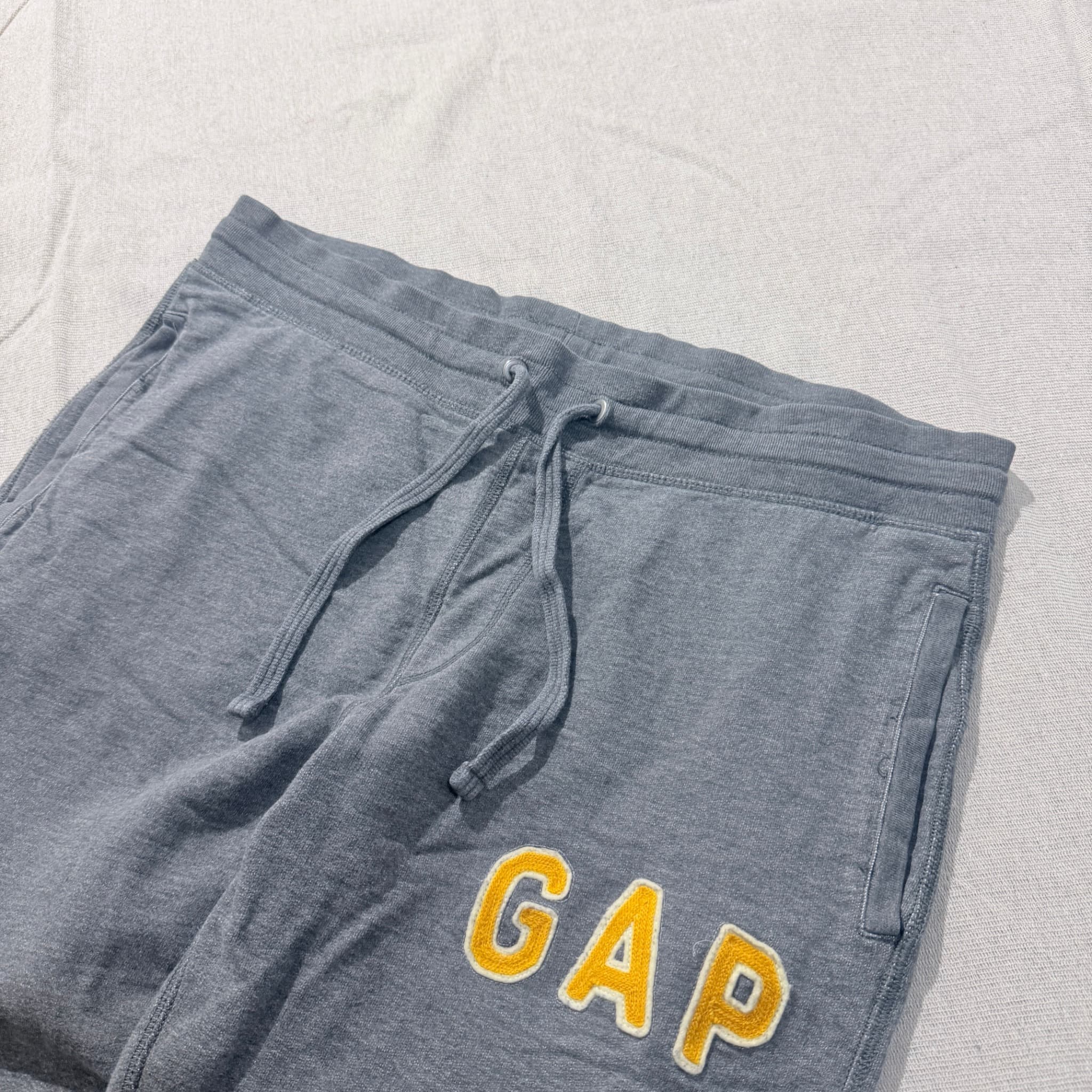 Gap Arch Logo Fleece Jogger Sweatpants — photo 3 of 8