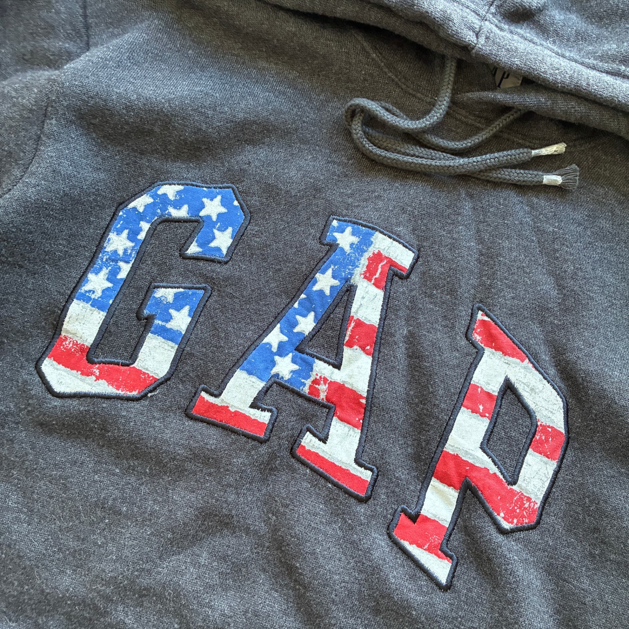 Gap Arch Logo Hoodie American Flag Print Grey XS — photo 3 of 6