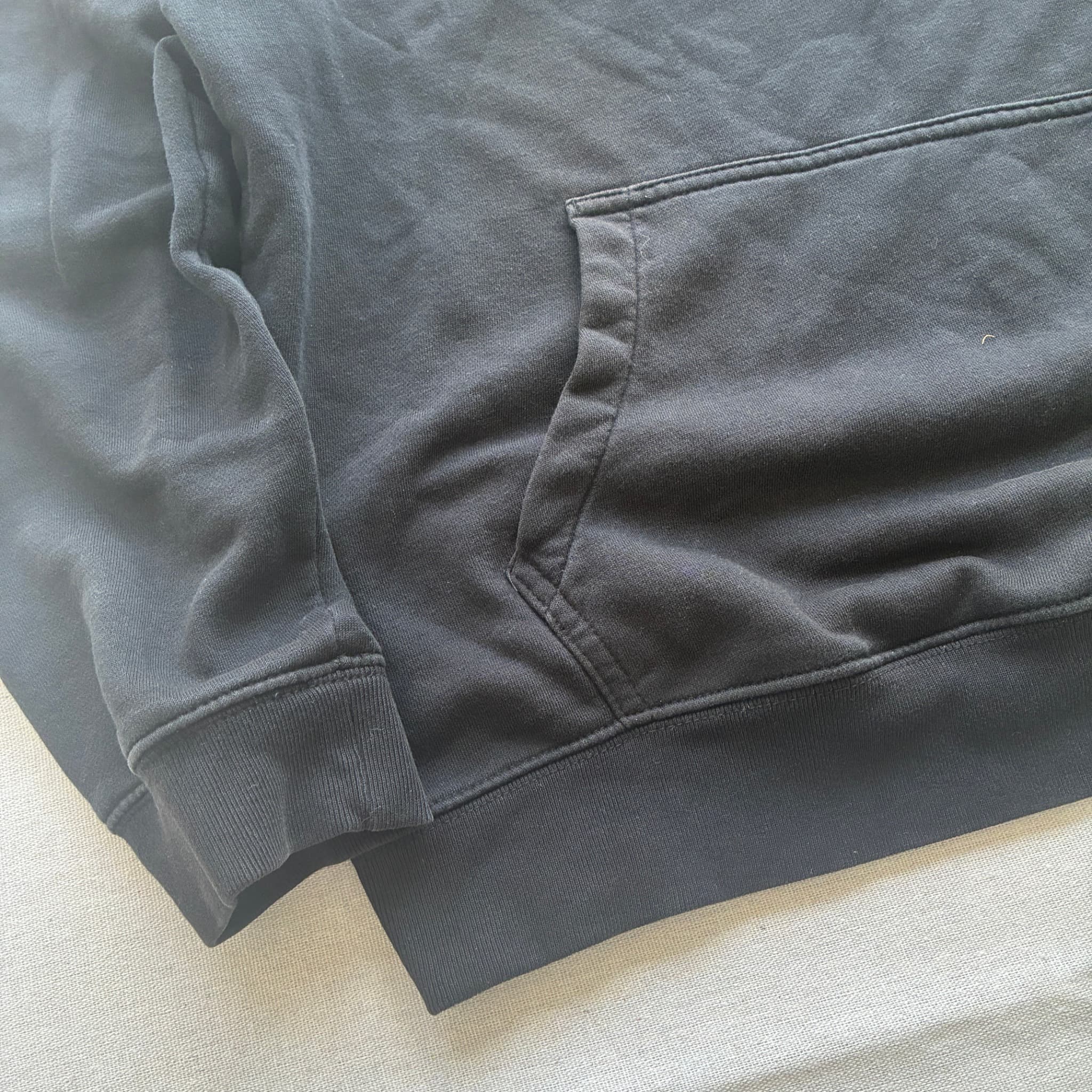 Gap Arch Logo Pullover Hoodie Black Size M — photo 2 of 6