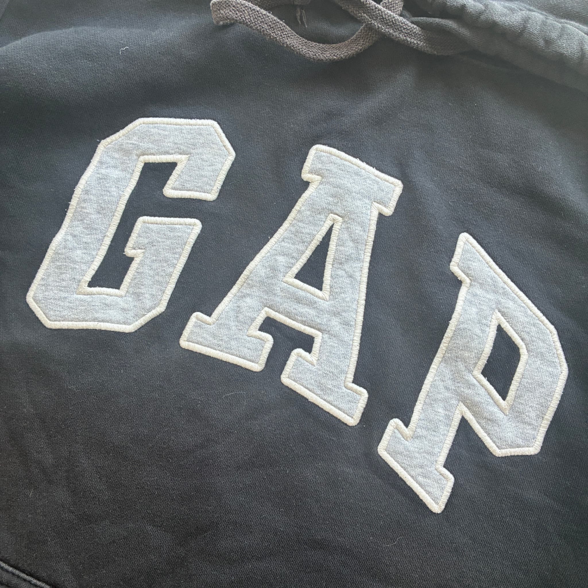 Gap Arch Logo Pullover Hoodie Black Size M — photo 3 of 6