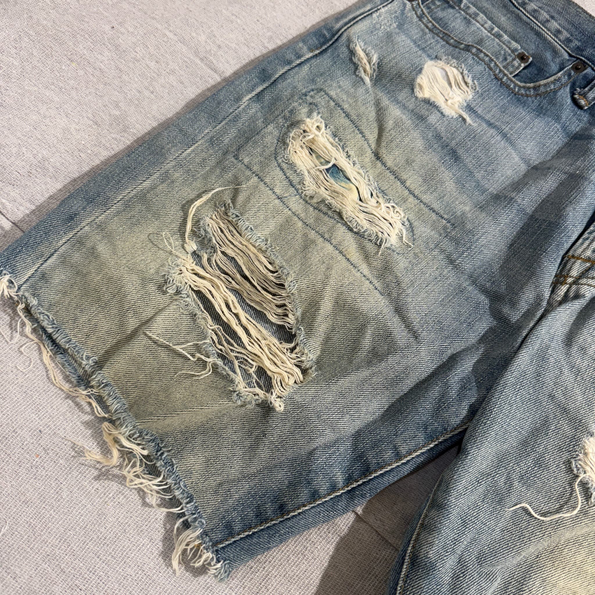 Gap Men's Distressed Denim Shorts Size 32 — photo 3 of 7