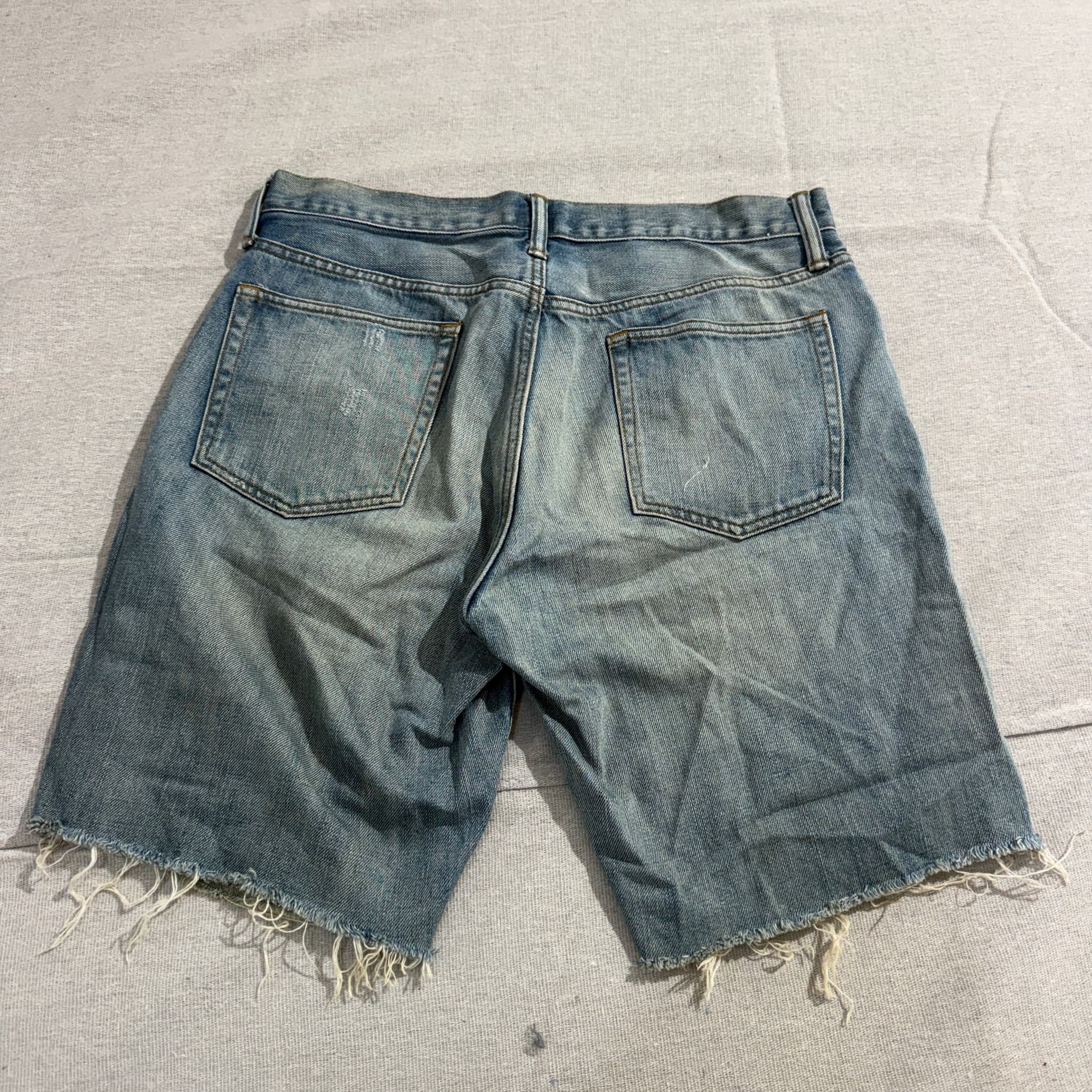 Gap Men's Distressed Denim Shorts Size 32 — photo 6 of 7