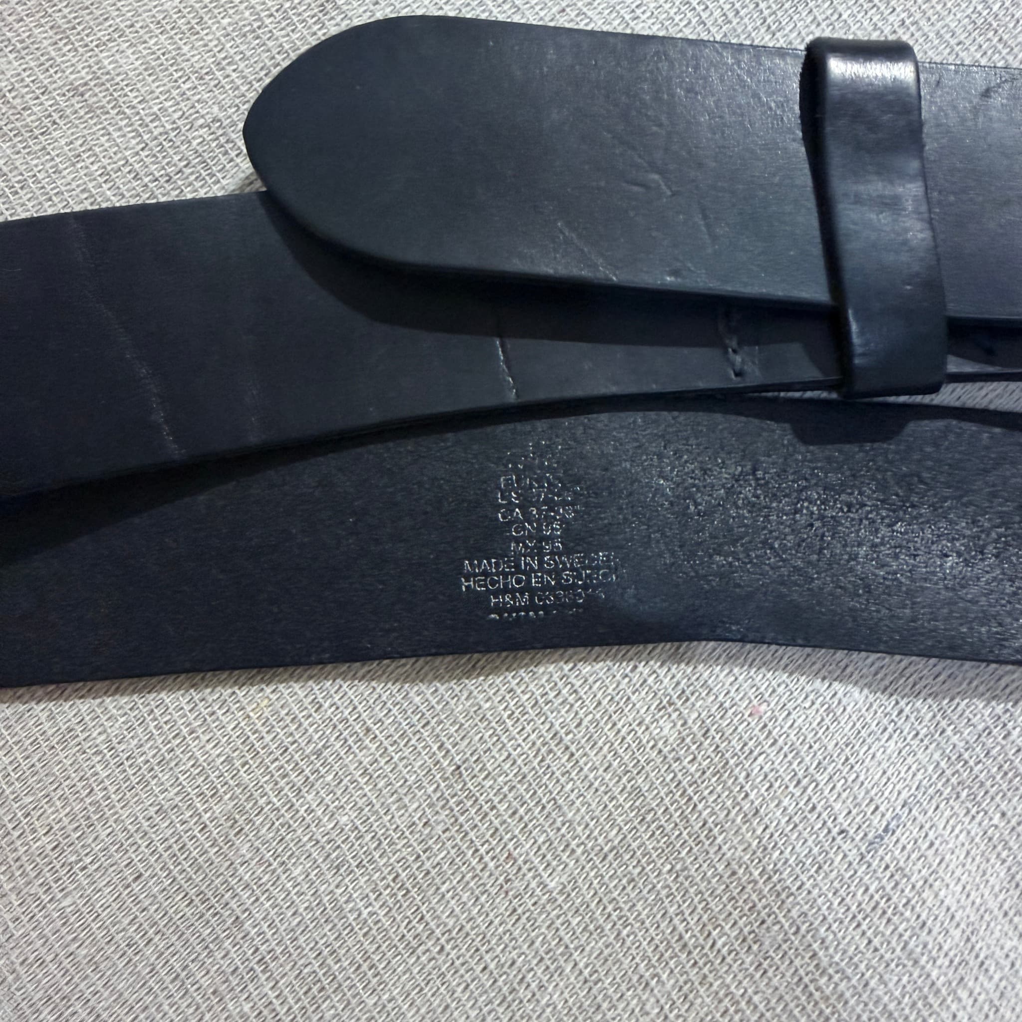 H&M Black Leather Belt With Bronze Buckle Size 95 — photo 3 of 6