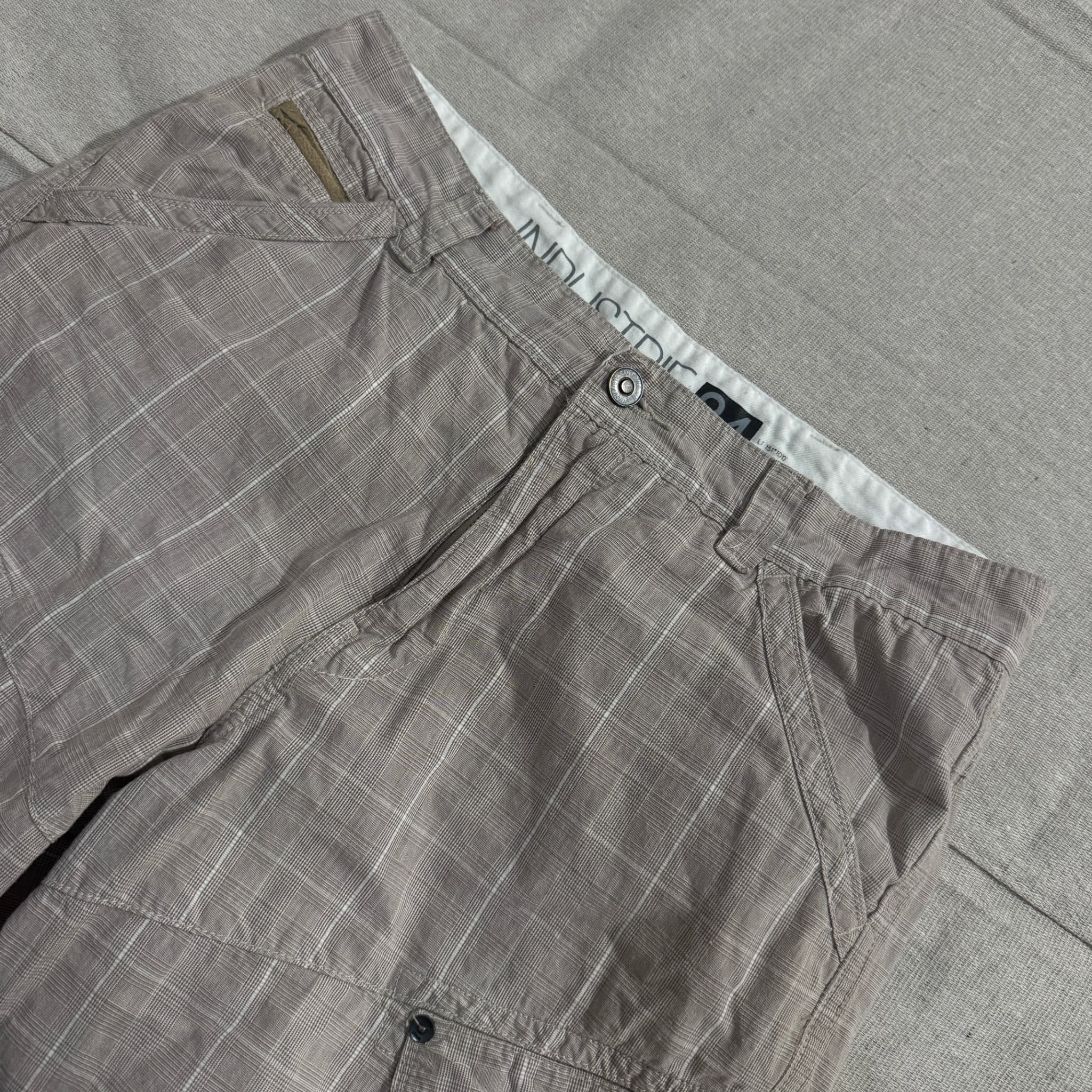 Industrie Plaid Cargo Shorts Size 34 — photo 3 of 6