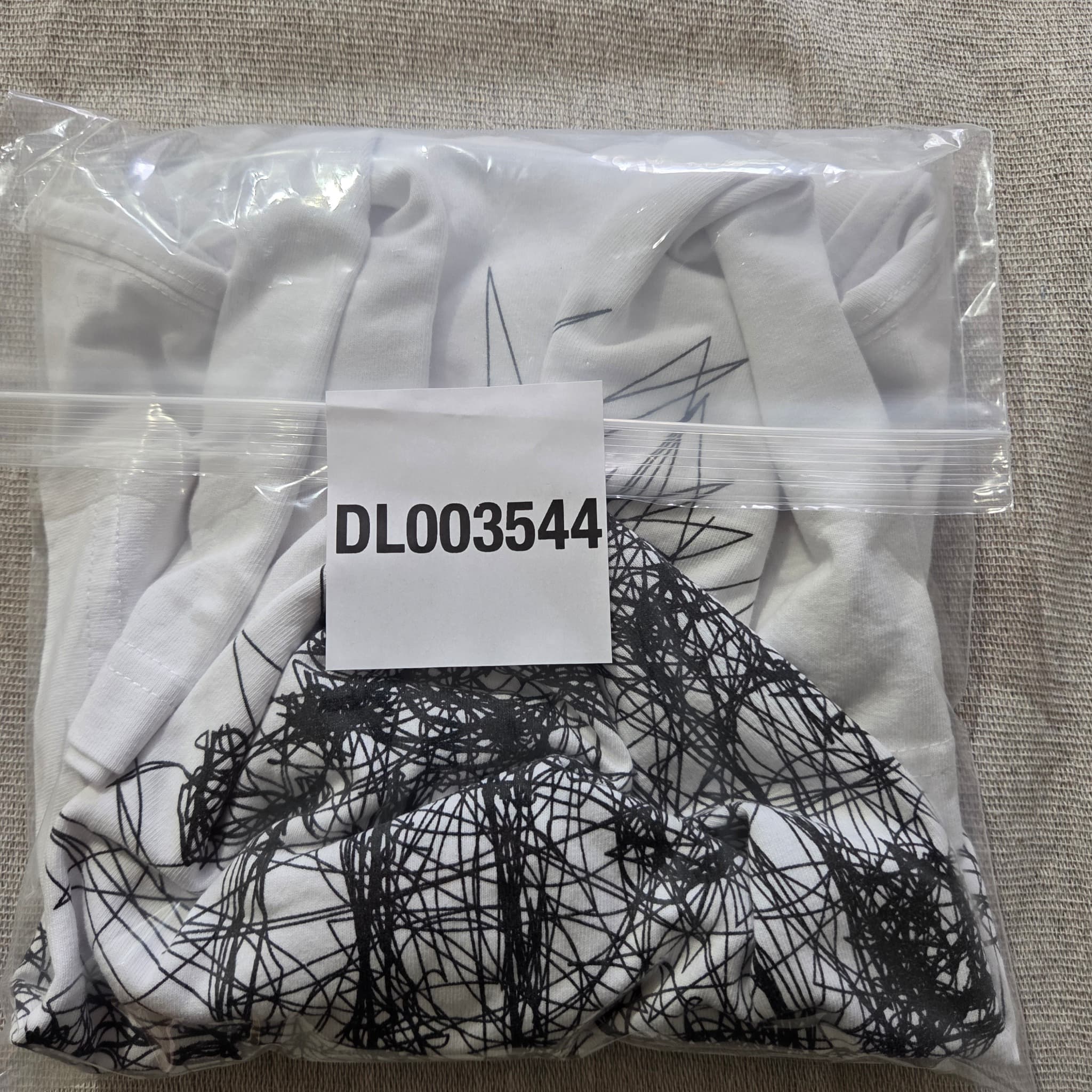 J.T. Steal This Garment Scribble Graphic T-Shirt M — photo 9 of 9