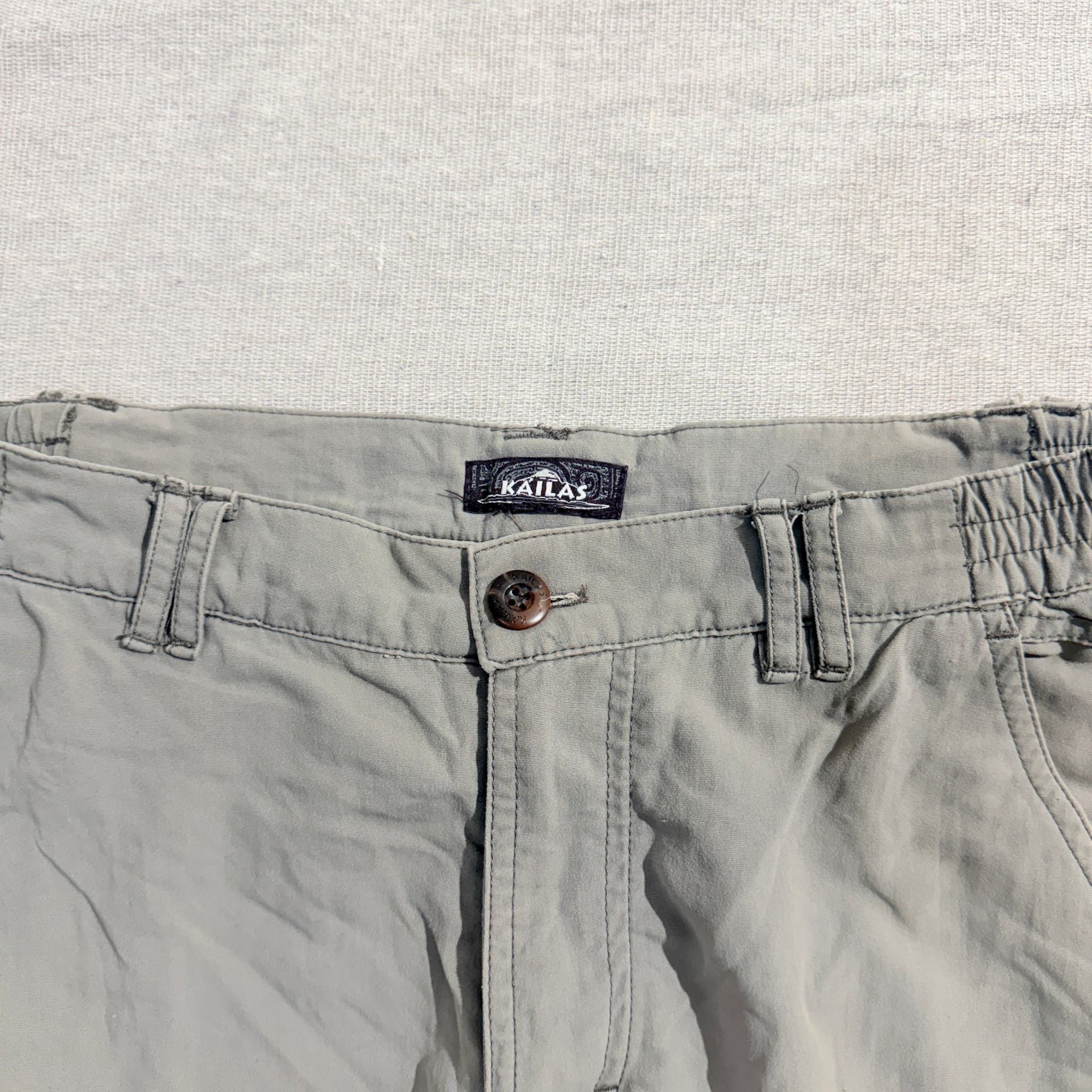Kailas Grey Cargo Capri Shorts — photo 5 of 8