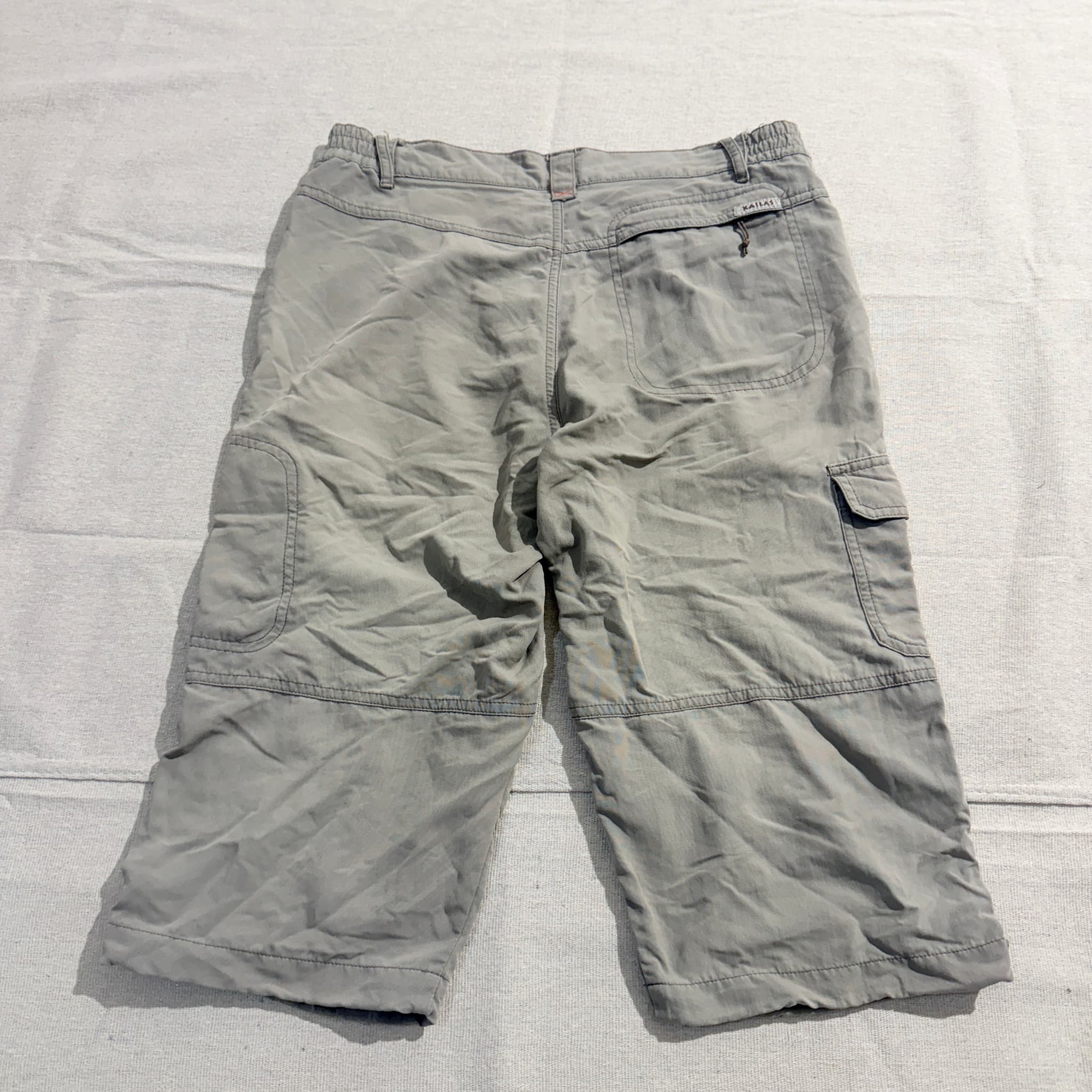 Kailas Grey Cargo Capri Shorts — photo 6 of 8