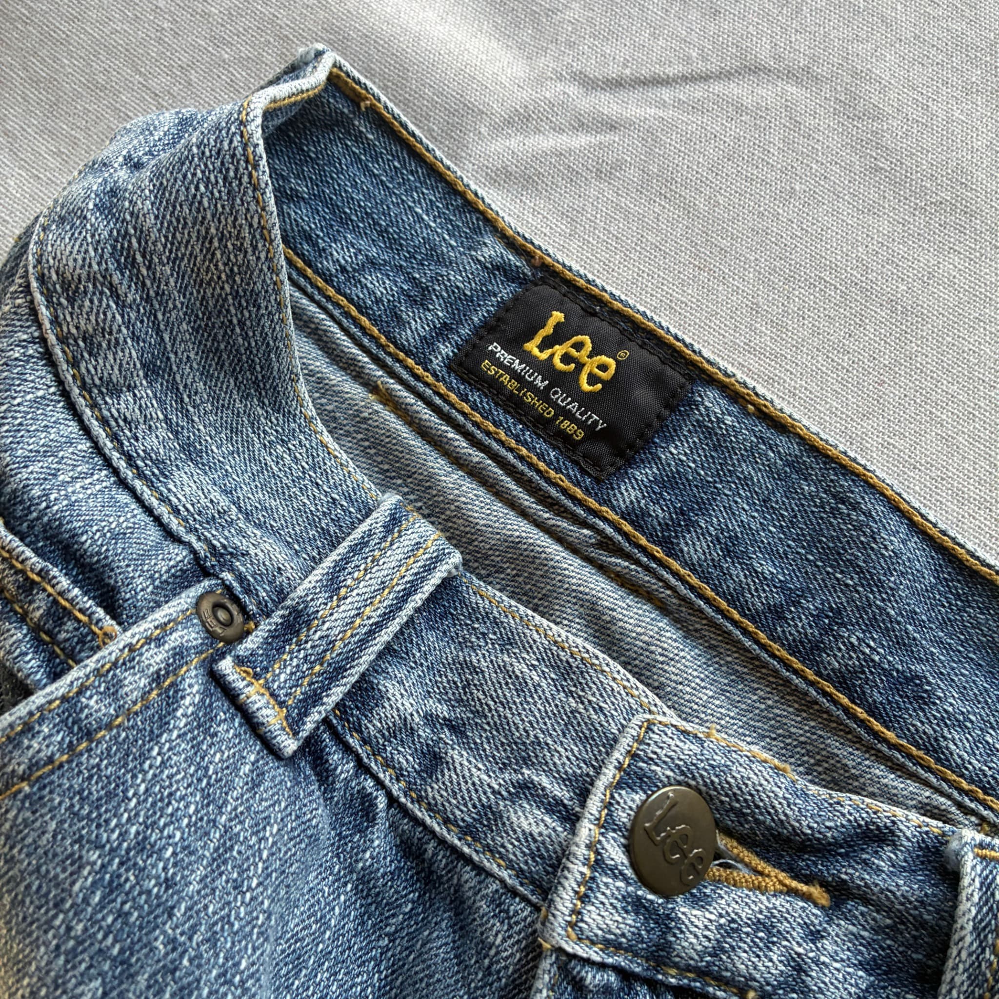 Lee Denim Jean Shorts Blue Acid Wash Baggy Vintage 2000s Release — photo 4 of 6