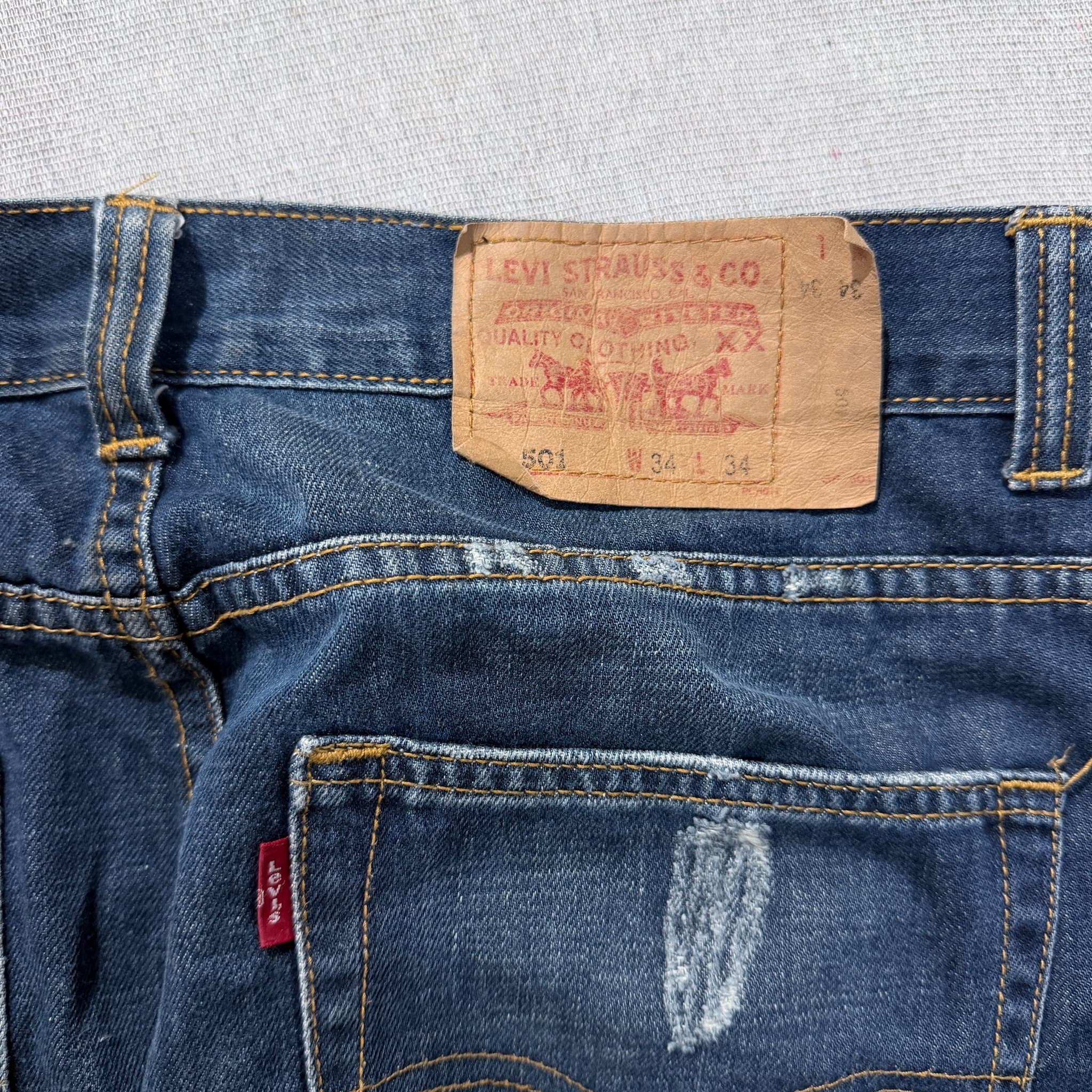 Levi's 501 Distressed Blue Denim Jeans Men's Size W34 L34 — photo 6 of 8