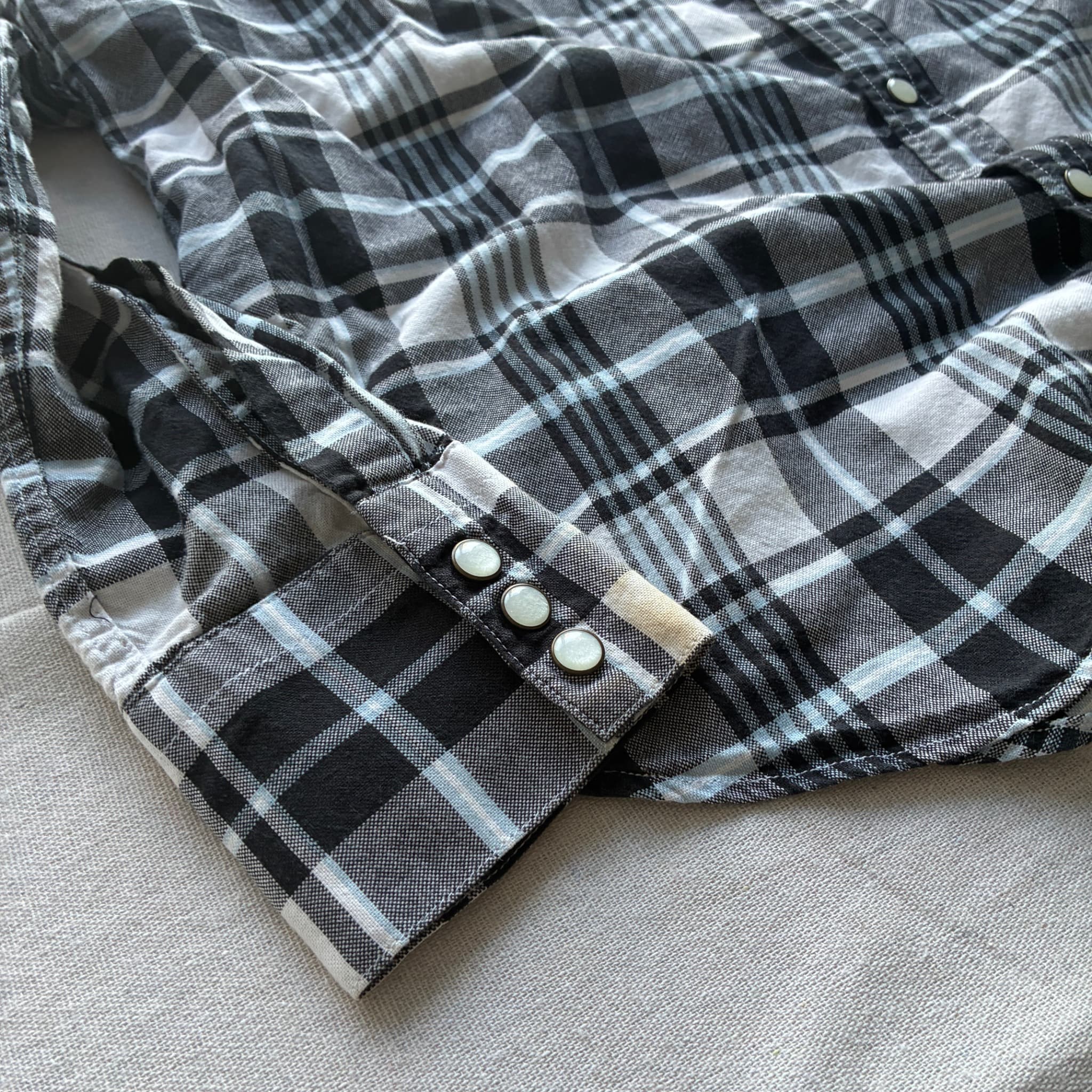 Levi's Men's Black White Plaid Western Snap-Front Shirt Size L — photo 2 of 7
