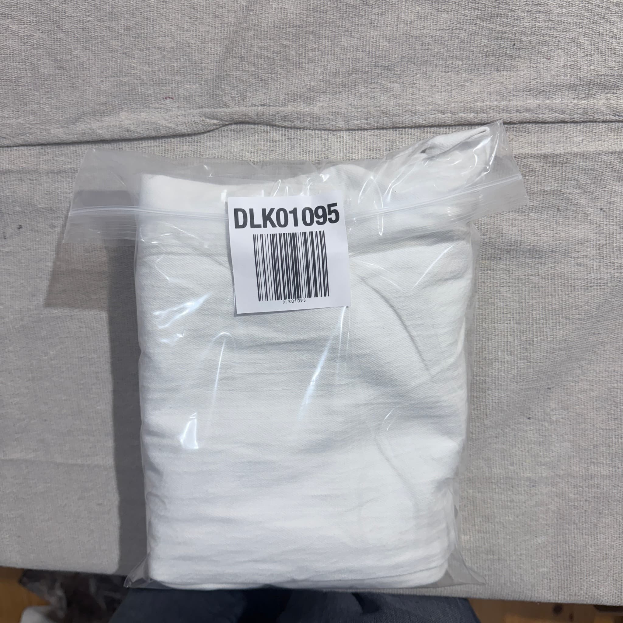 Levi's Ribcage Straight Ankle Jeans White Size 27 — photo 7 of 7