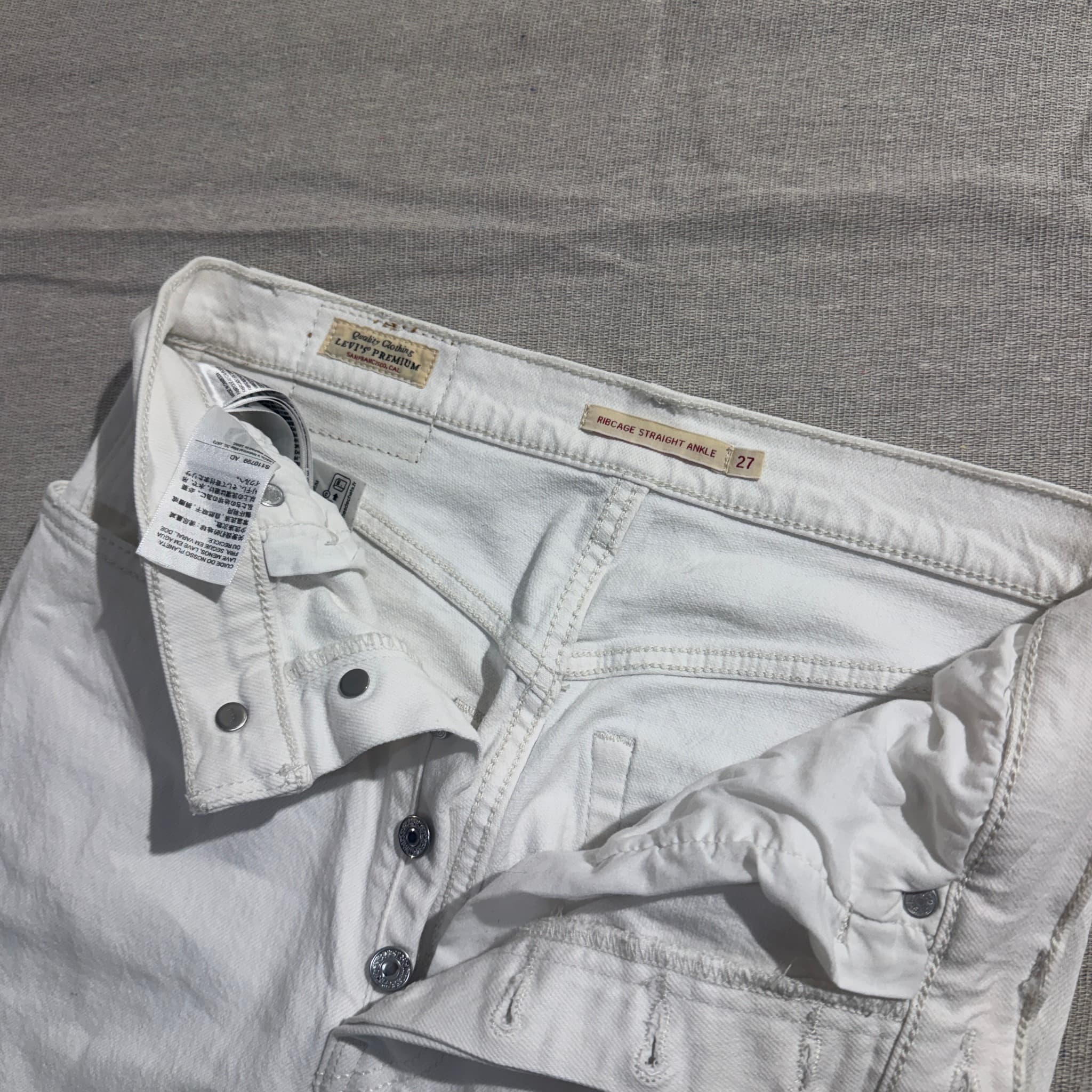 Levi's Ribcage Straight Ankle Jeans White Size 27 — photo 4 of 7