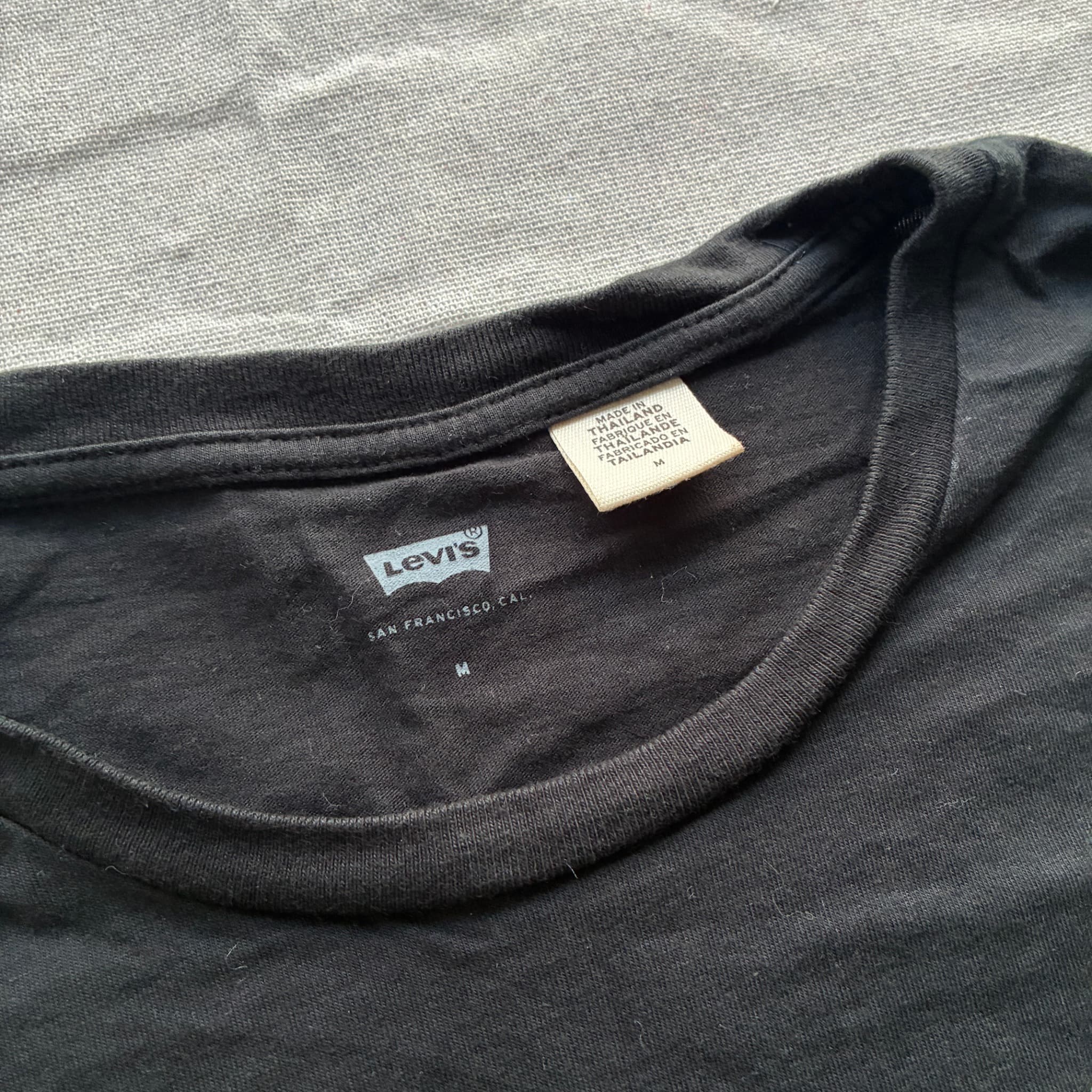 Levi's Two Horse Pull Graphic T-Shirt — photo 4 of 7