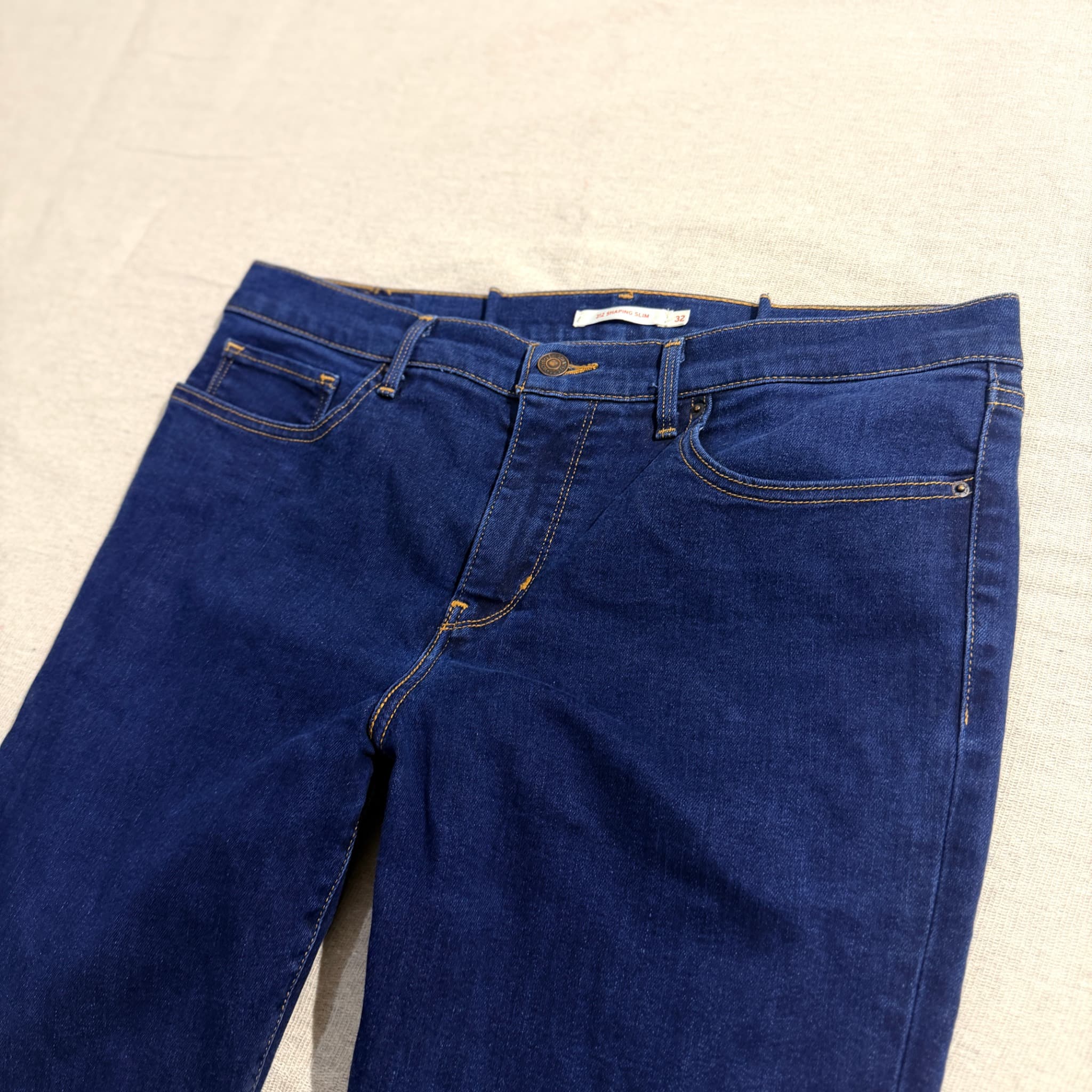 Levi Strauss & Co.. 312 Shaping Slim Jeans — photo 3 of 7