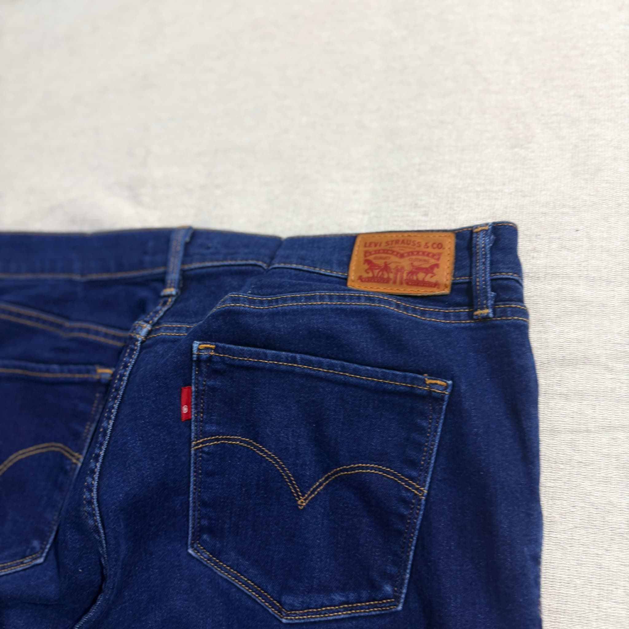 Levi Strauss & Co.. 312 Shaping Slim Jeans — photo 6 of 7